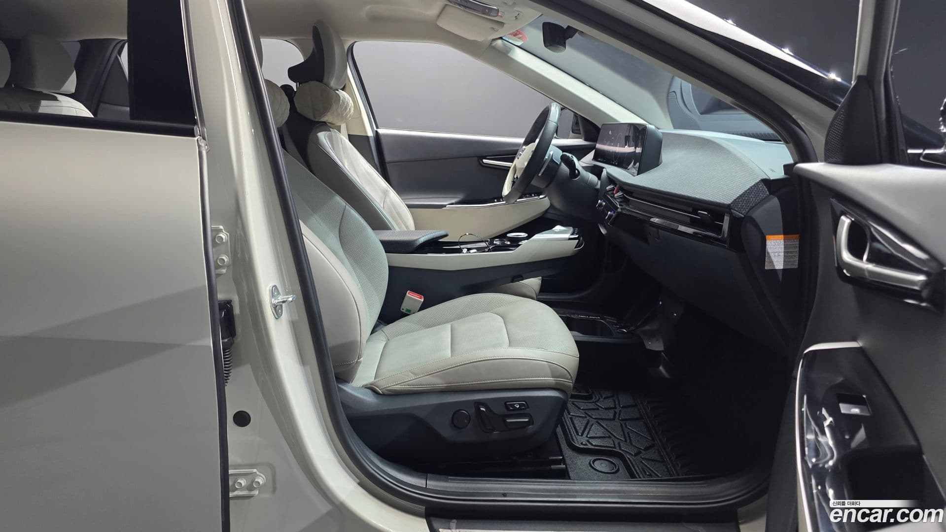 Main__Slider__Photo:EV6 Kia 2022.3-9