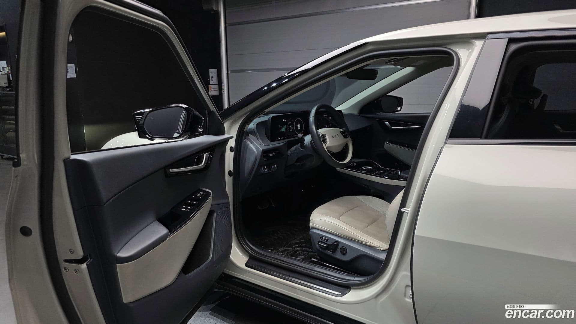 Main__Slider__Photo:EV6 Kia 2022.3-10