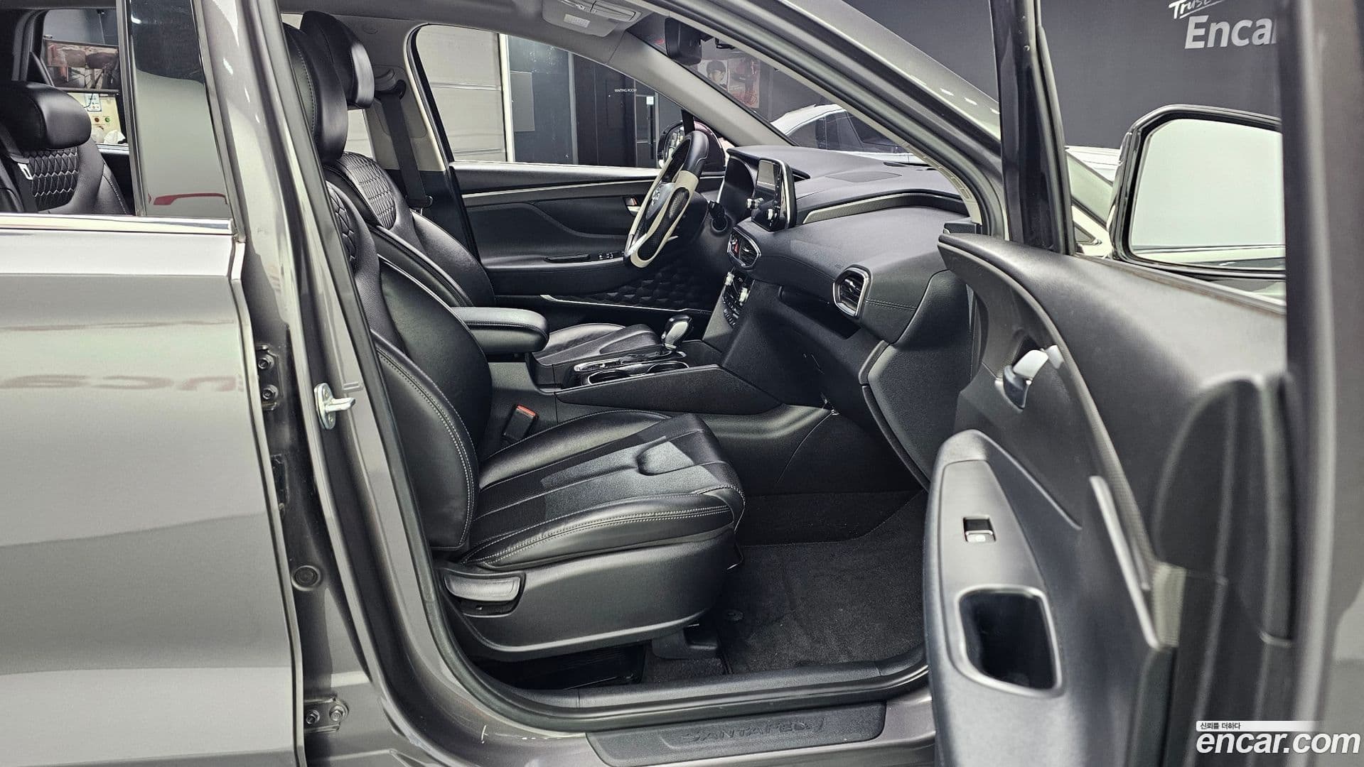 Main__Slider__Photo:Santafe Hyundai 2018.7-10