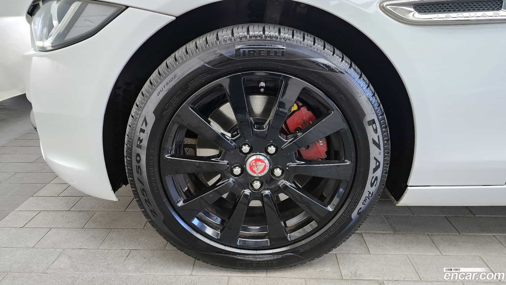 XE Jaguar 2017.8-OUTER-005