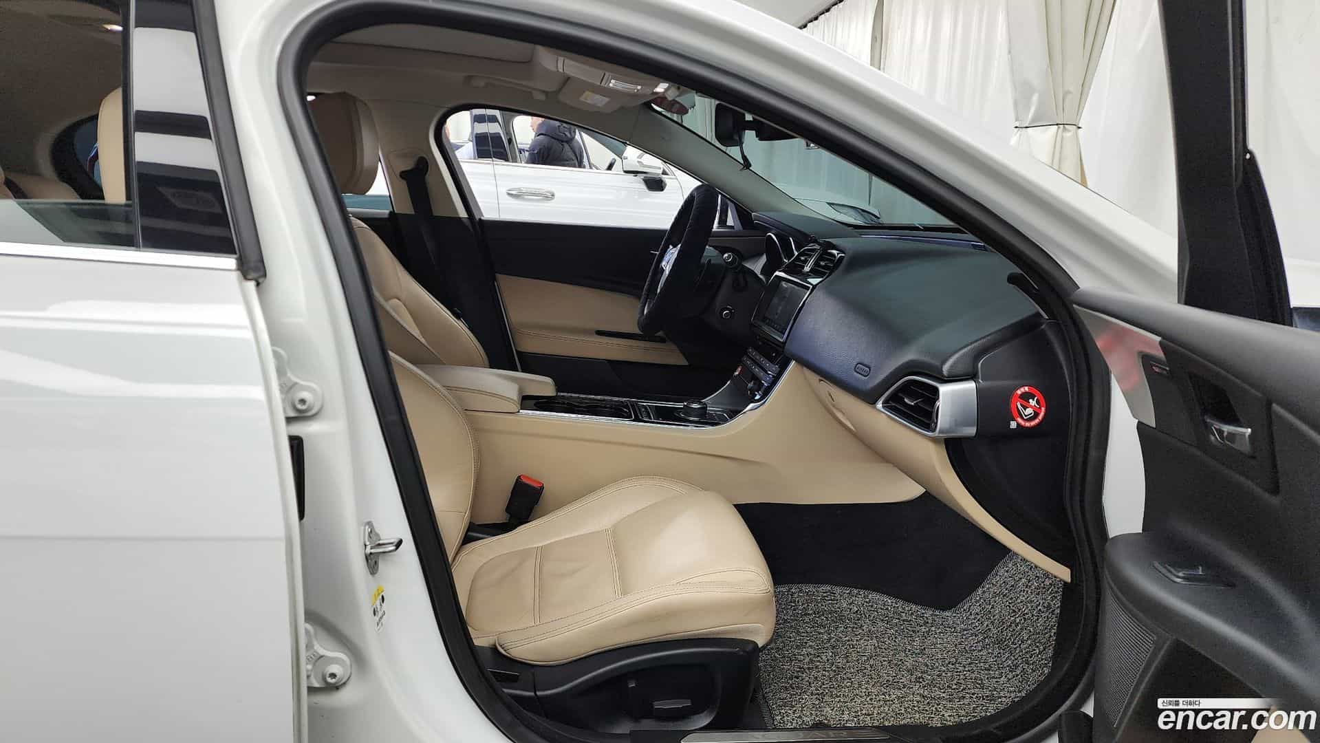 XE Jaguar 2017.8-OPTION-015