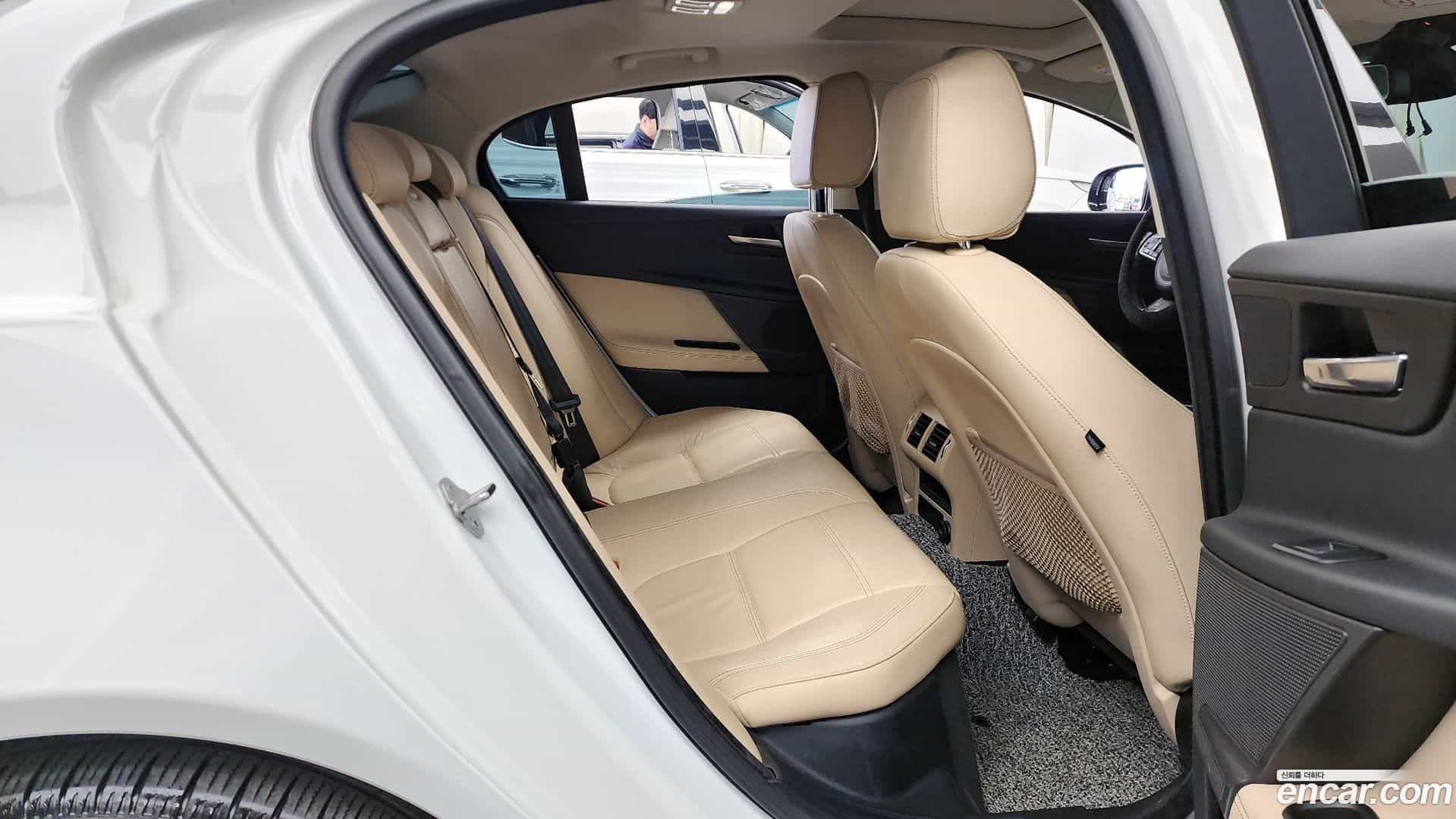 XE Jaguar 2017.8-OPTION-016