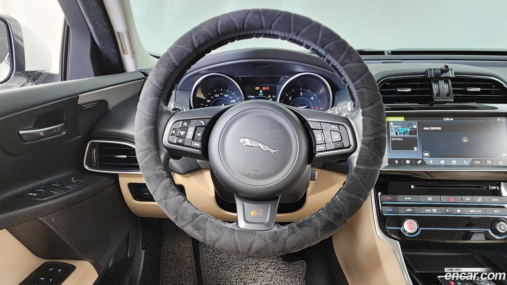 Main__Slider__Photo:XE Jaguar 2017.8-12