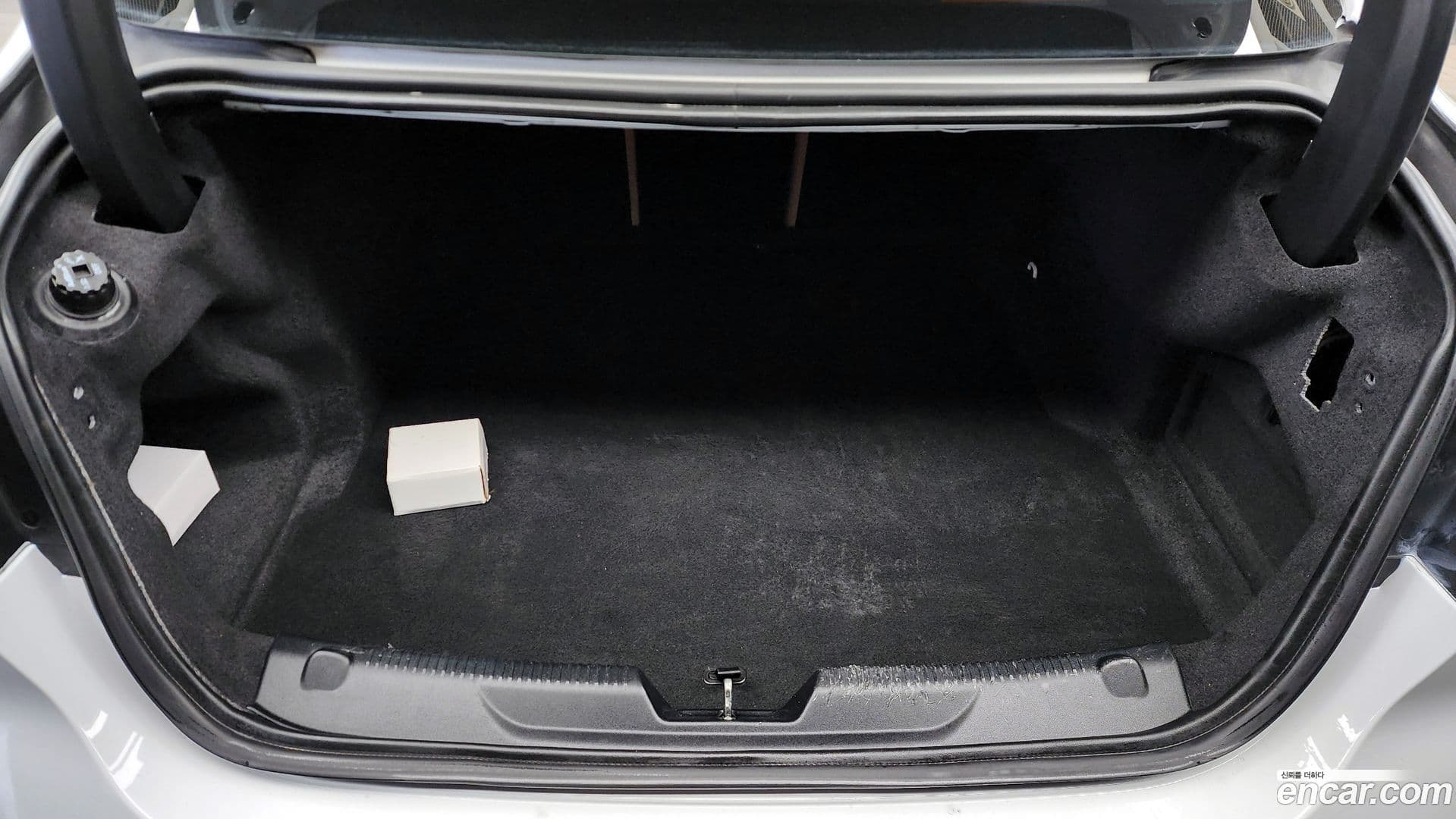 Main__Slider__Photo:XE Jaguar 2017.8-19