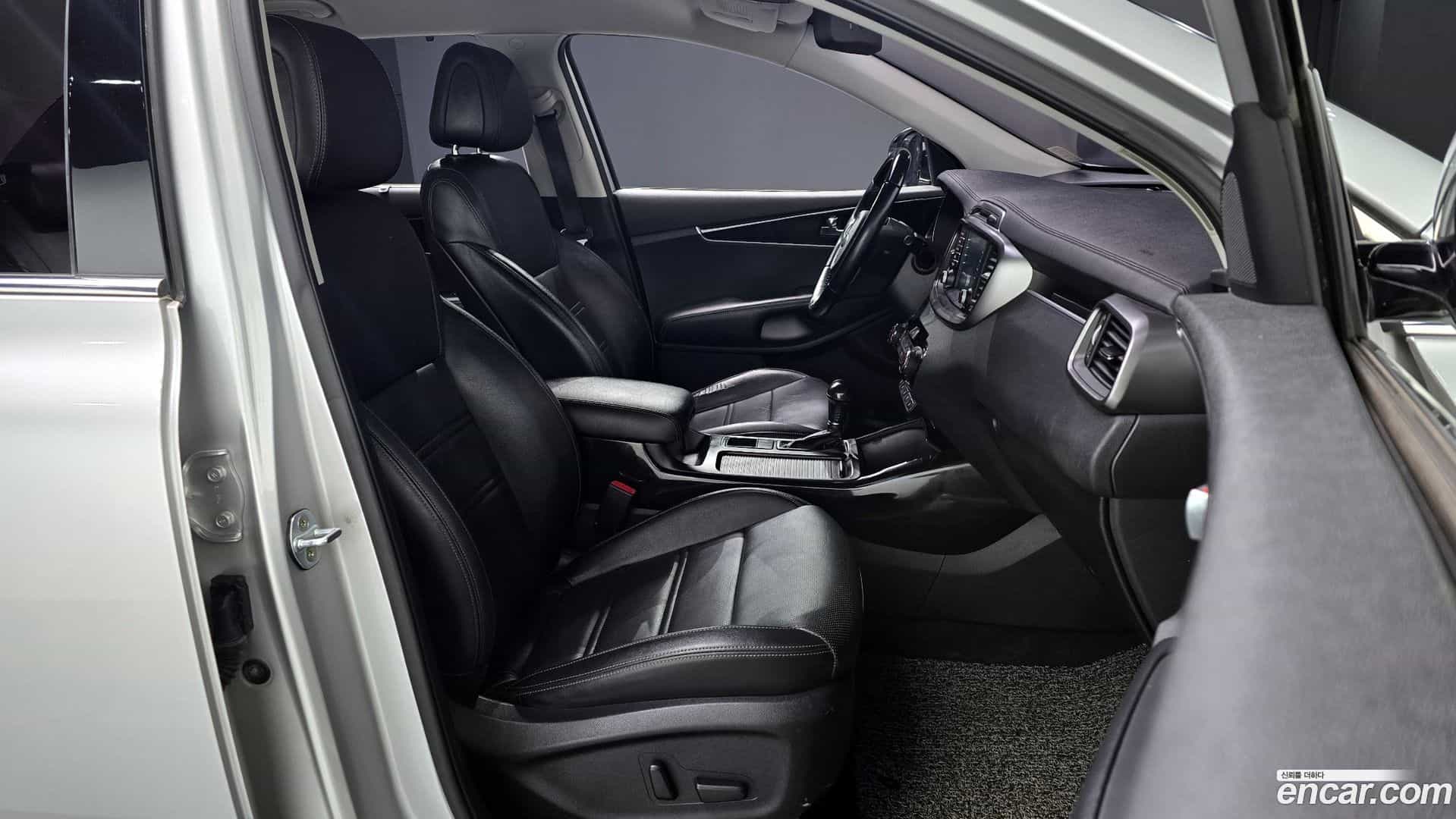 Sorento Kia 2015.5-INNER-010