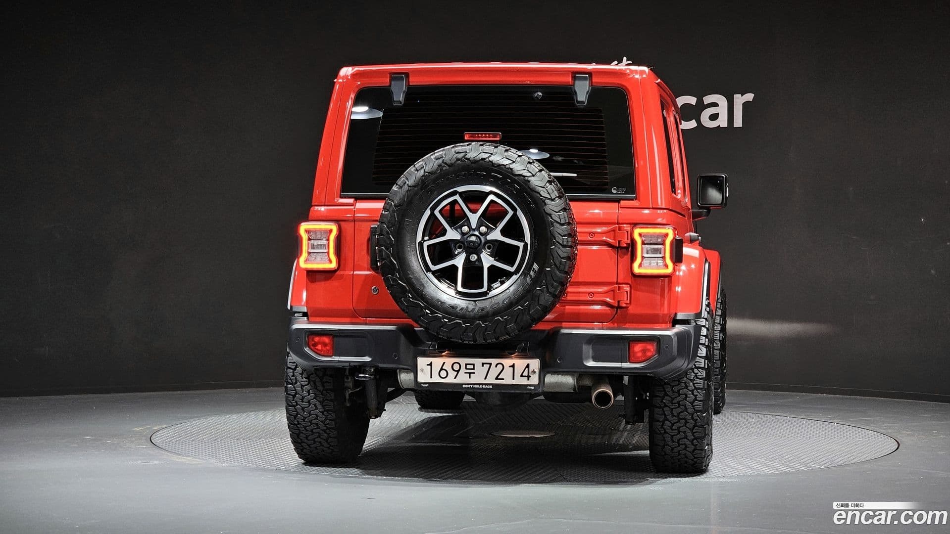 Main__Slider__Photo:Wrangler Jeep 2019.11-3