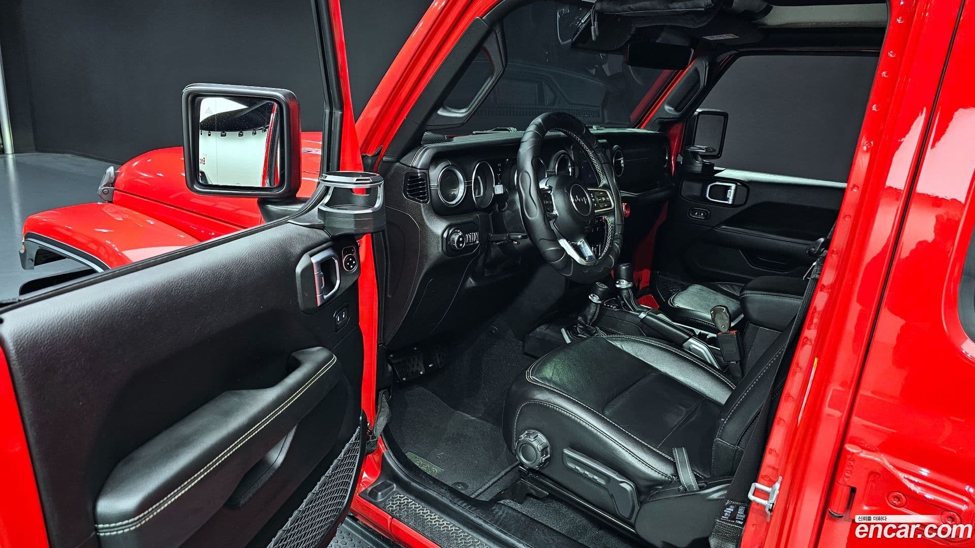 Main__Slider__Photo:Wrangler Jeep 2019.11-10