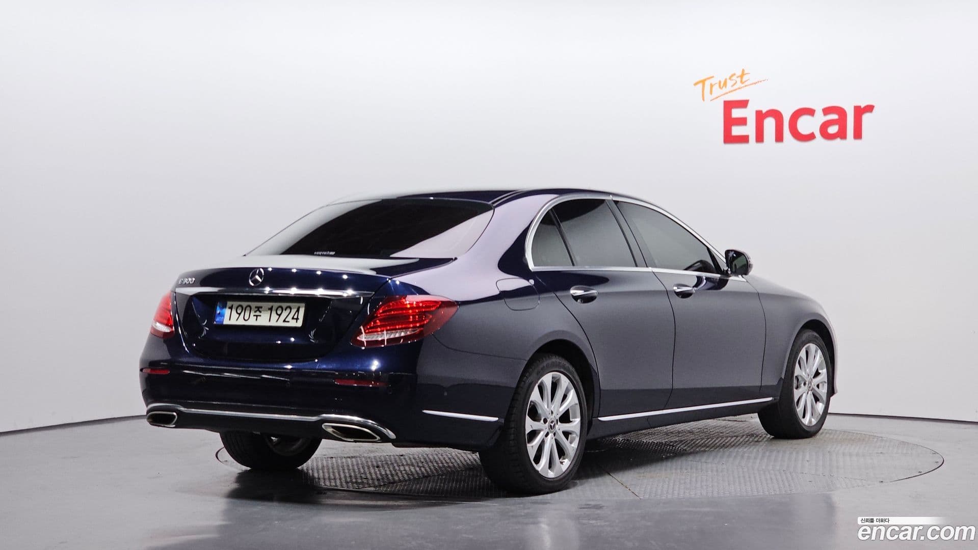 Main__Slider__Photo:E-Class Mercedes-Benz 2018.6-1