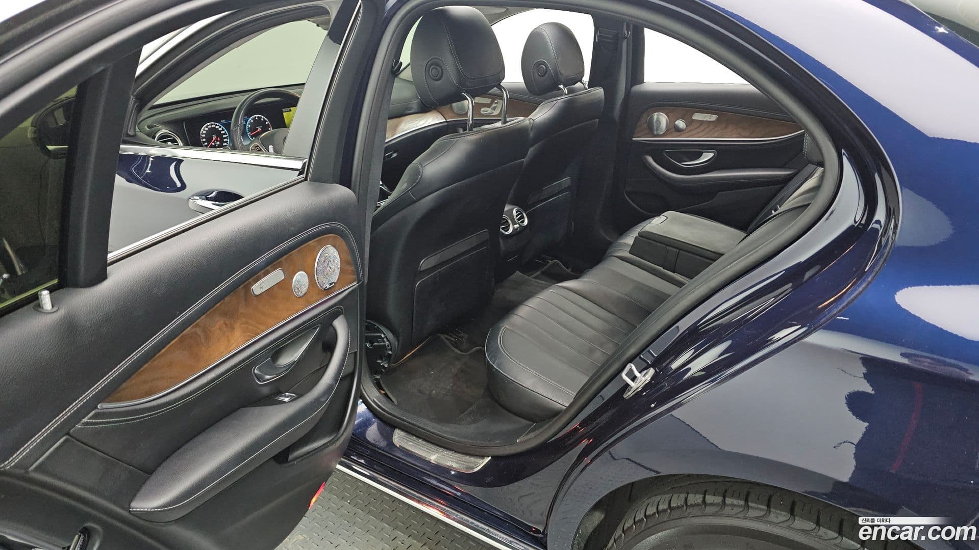 Main__Slider__Photo:E-Class Mercedes-Benz 2018.6-11