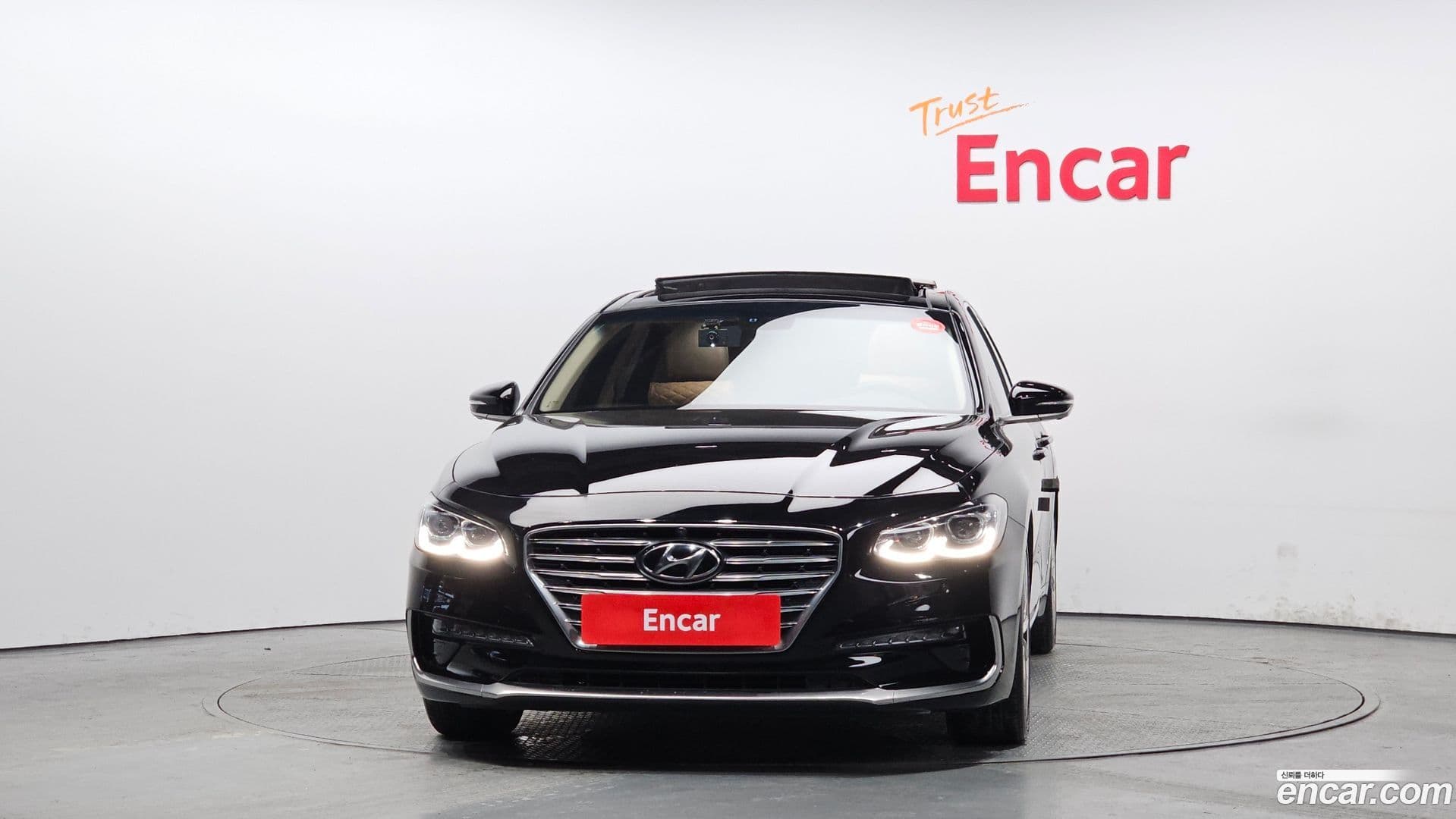 Main__Slider__Photo:Grandeur Hyundai 2018.0-2