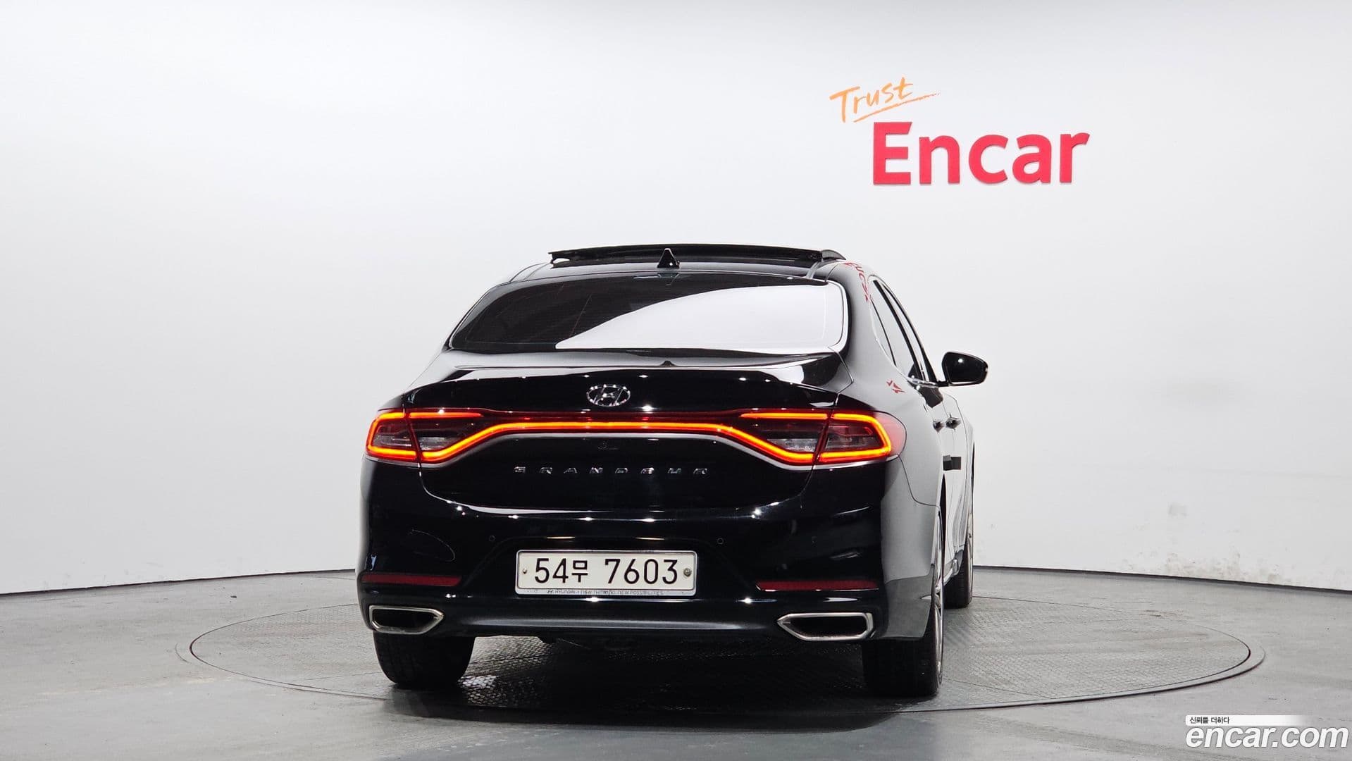 Main__Slider__Photo:Grandeur Hyundai 2018.0-3