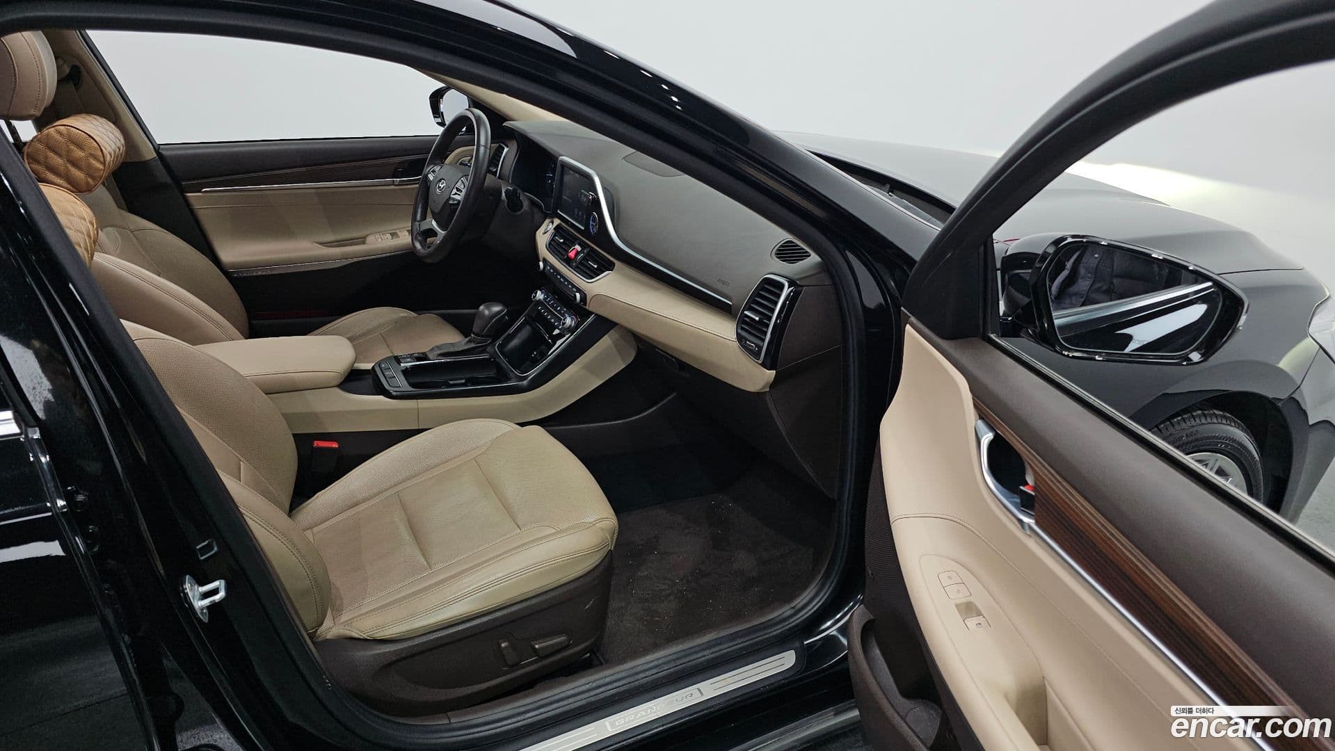 Main__Slider__Photo:Grandeur Hyundai 2018.0-9