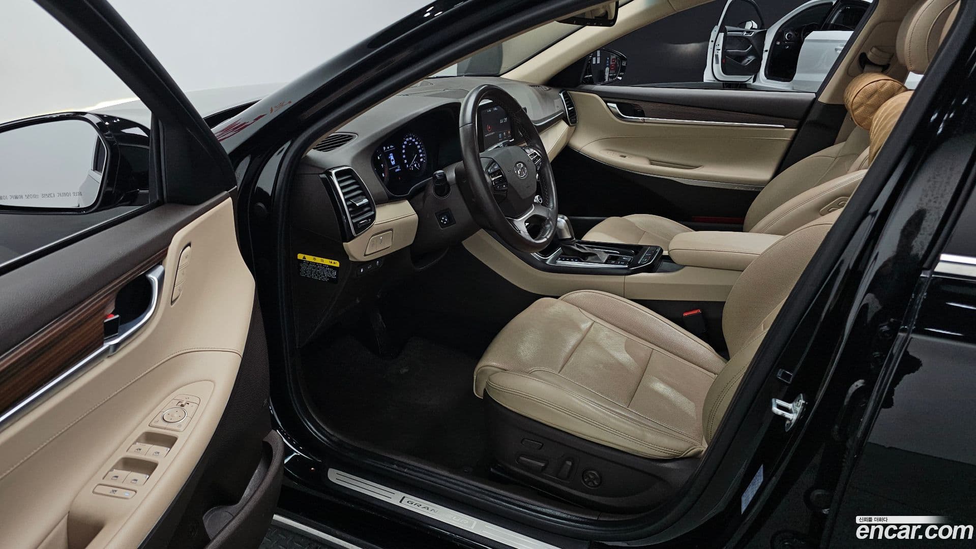 Main__Slider__Photo:Grandeur Hyundai 2018.0-10