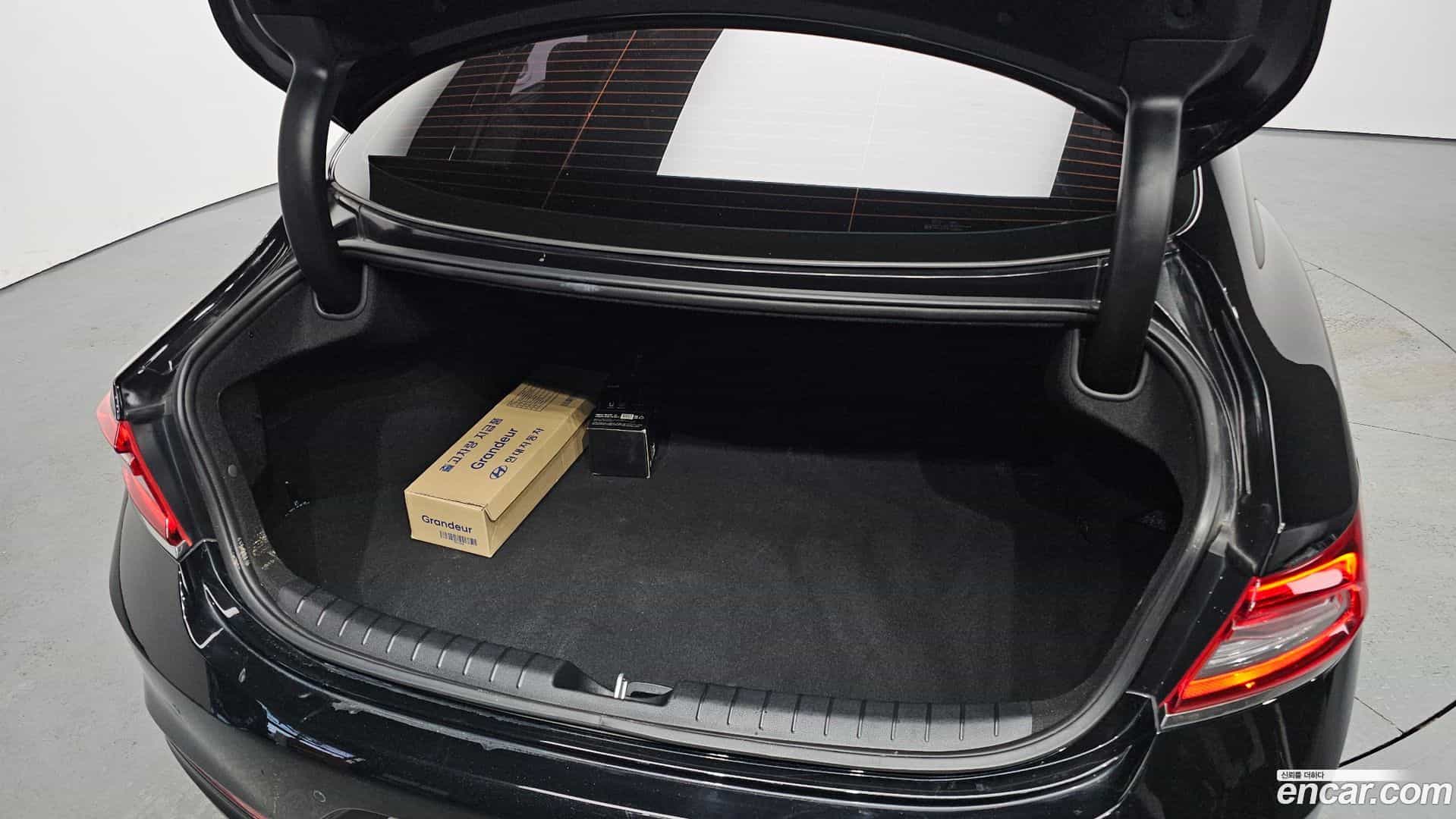 Grandeur Hyundai 2018.0-OPTION-024