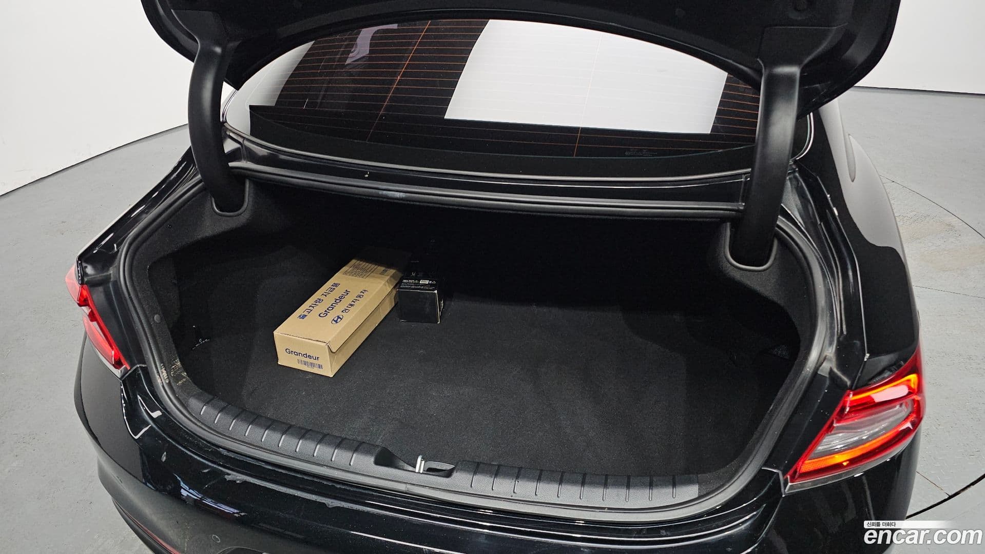 Main__Slider__Photo:Grandeur Hyundai 2018.0-19