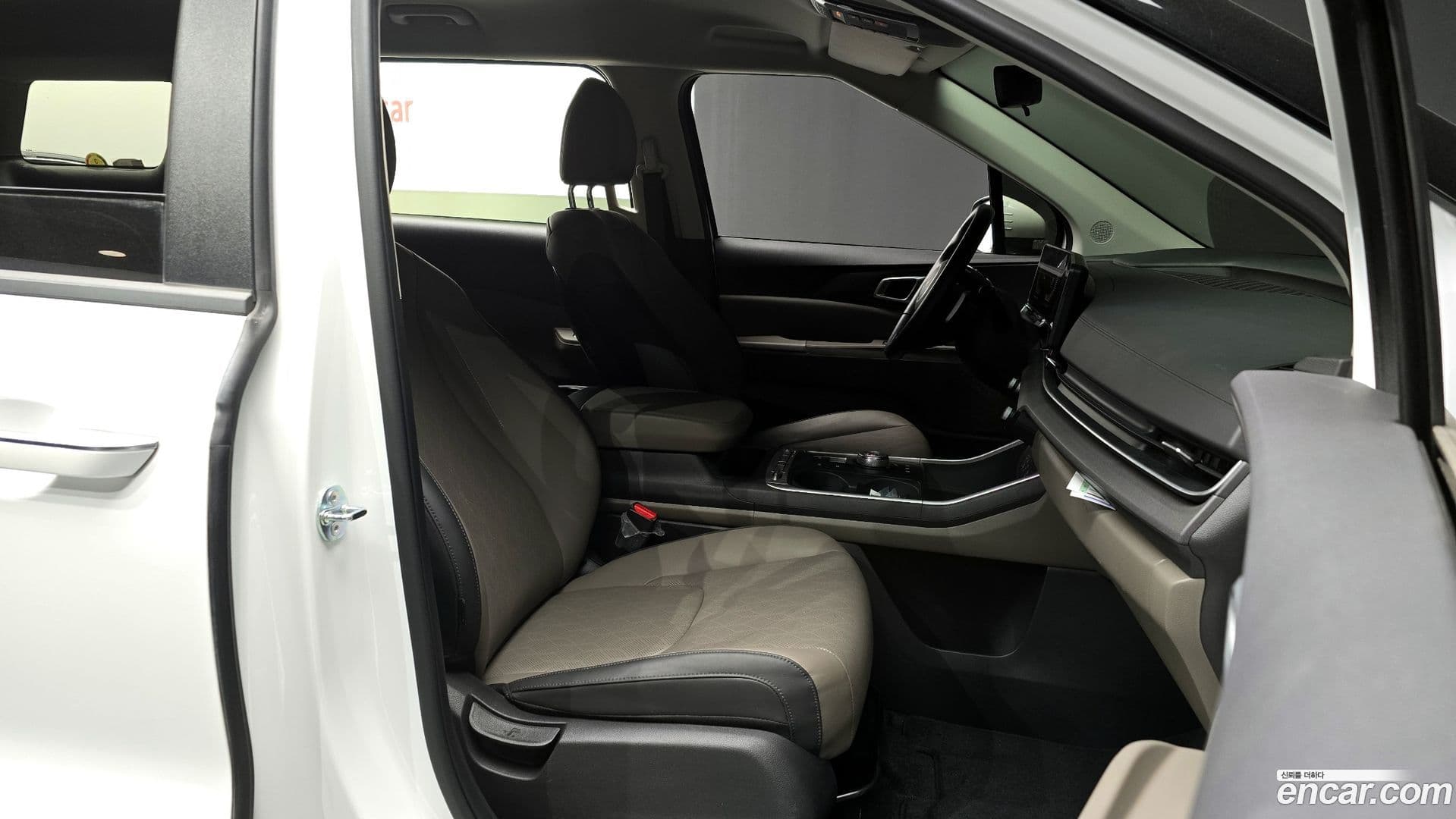 Main__Slider__Photo:Canival Kia 2024.2-9