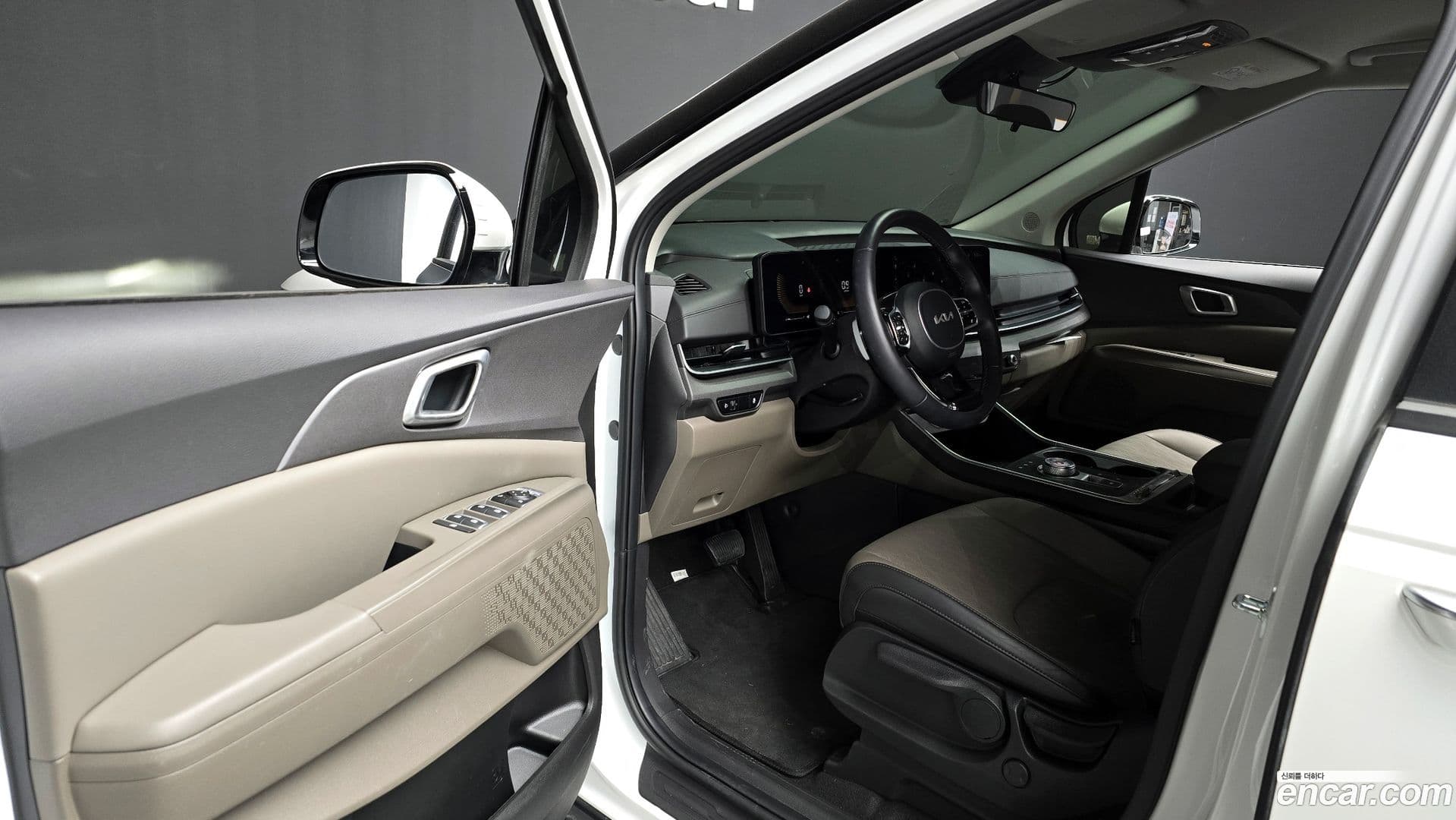 Main__Slider__Photo:Canival Kia 2024.2-10