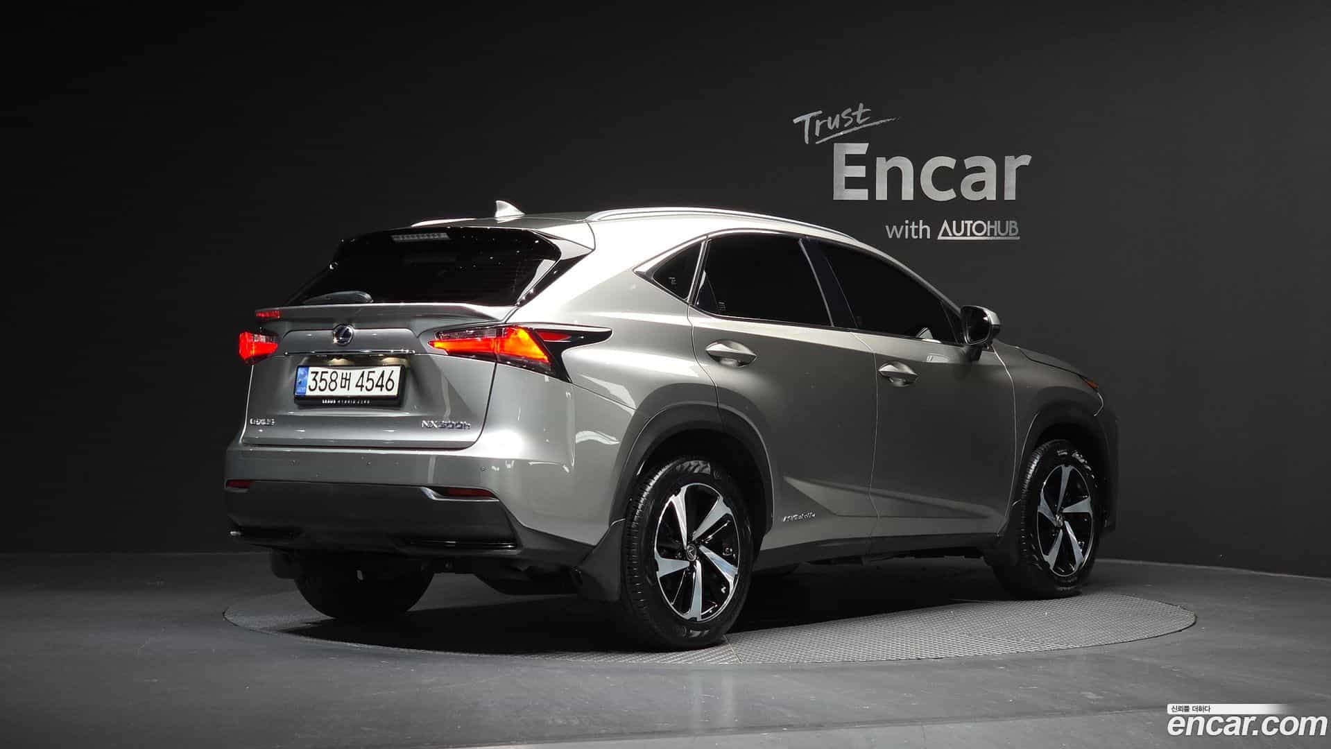 NX Lexus 2016.10-OUTER-002