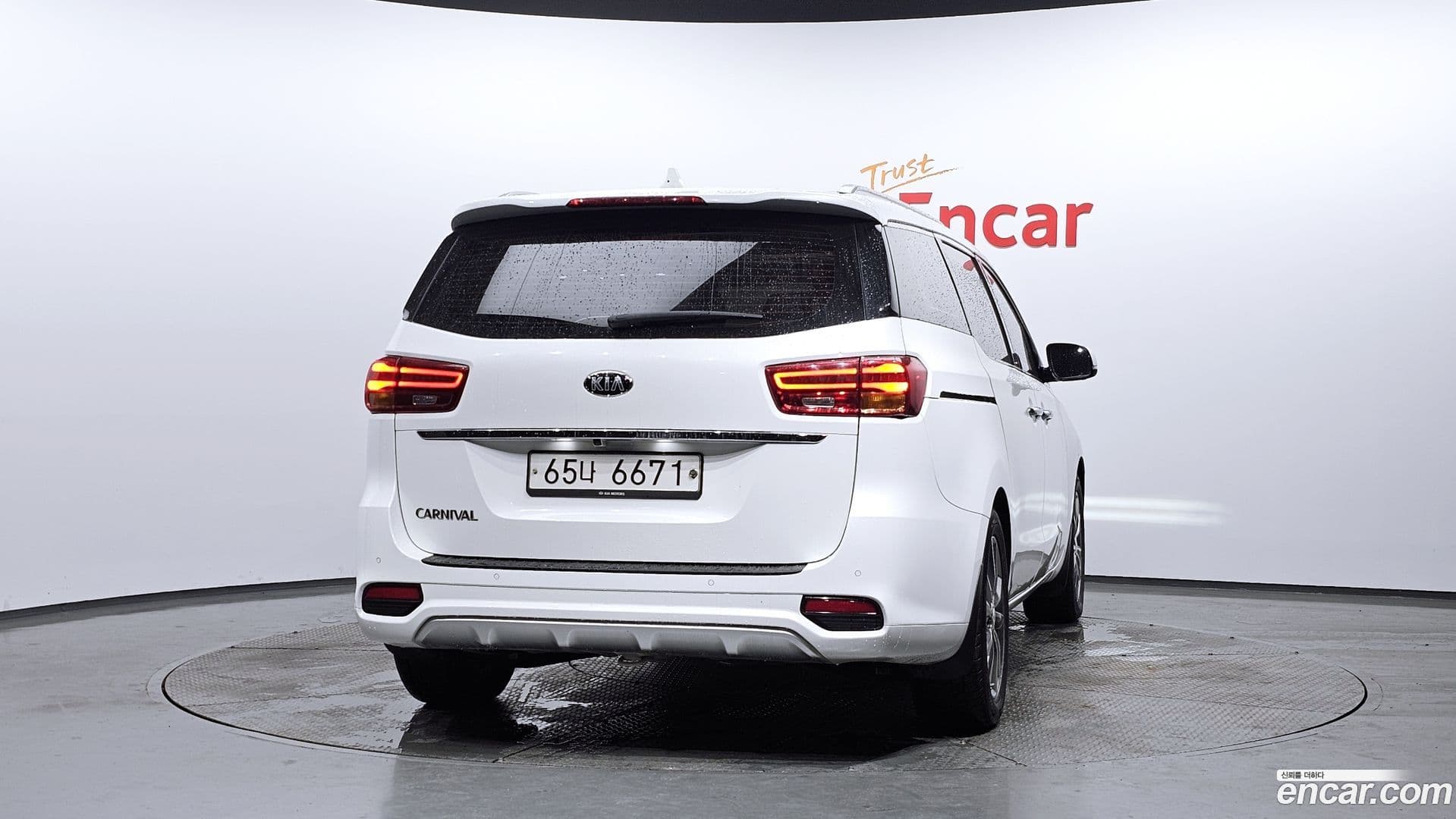 Main__Slider__Photo:Canival Kia 2018.3-3