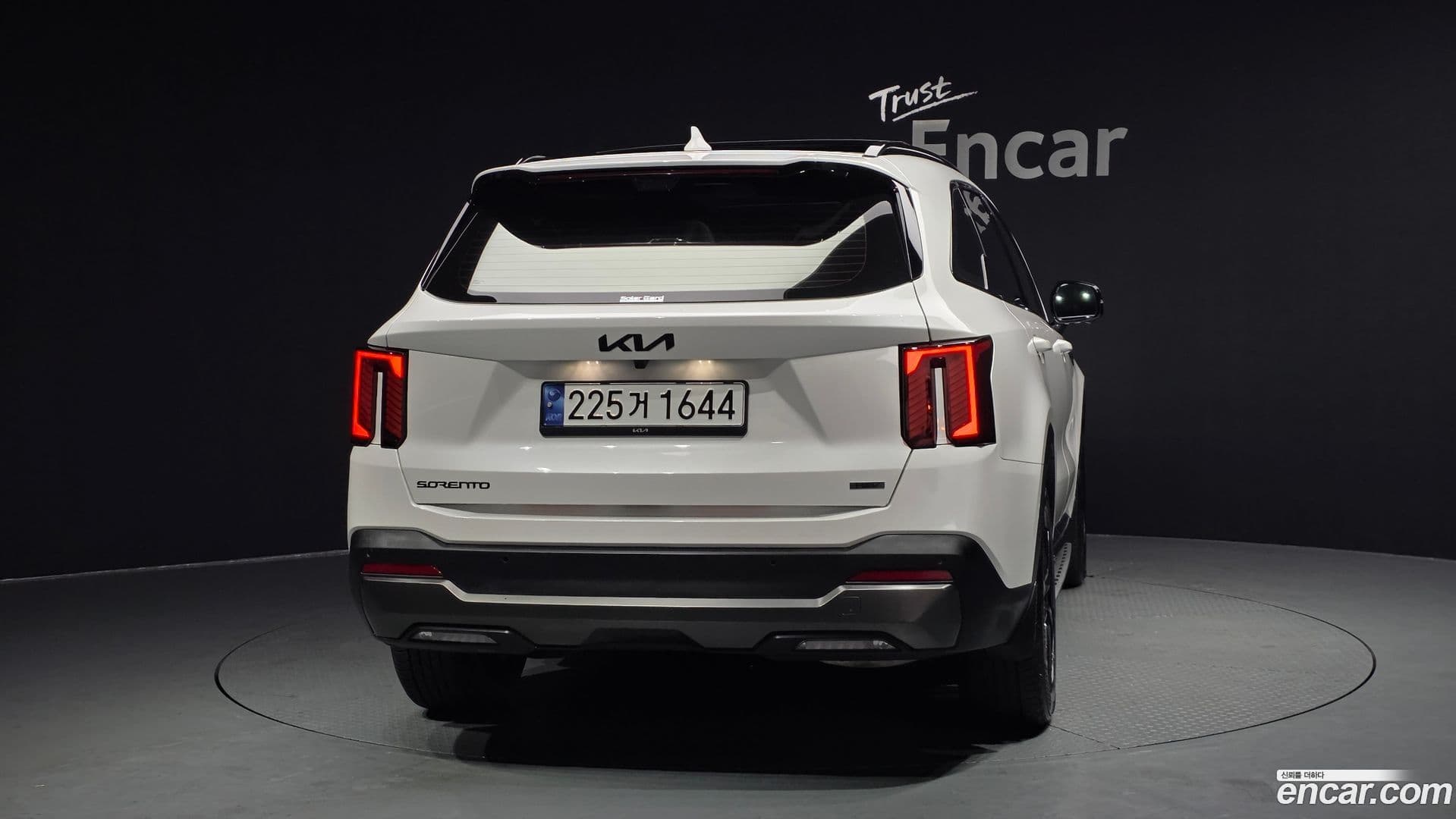 Main__Slider__Photo:Sorento Kia 2024.1-3