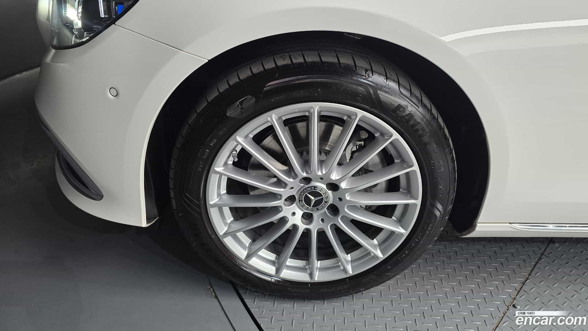 E-Class Mercedes-Benz 2023.9-OUTER-005