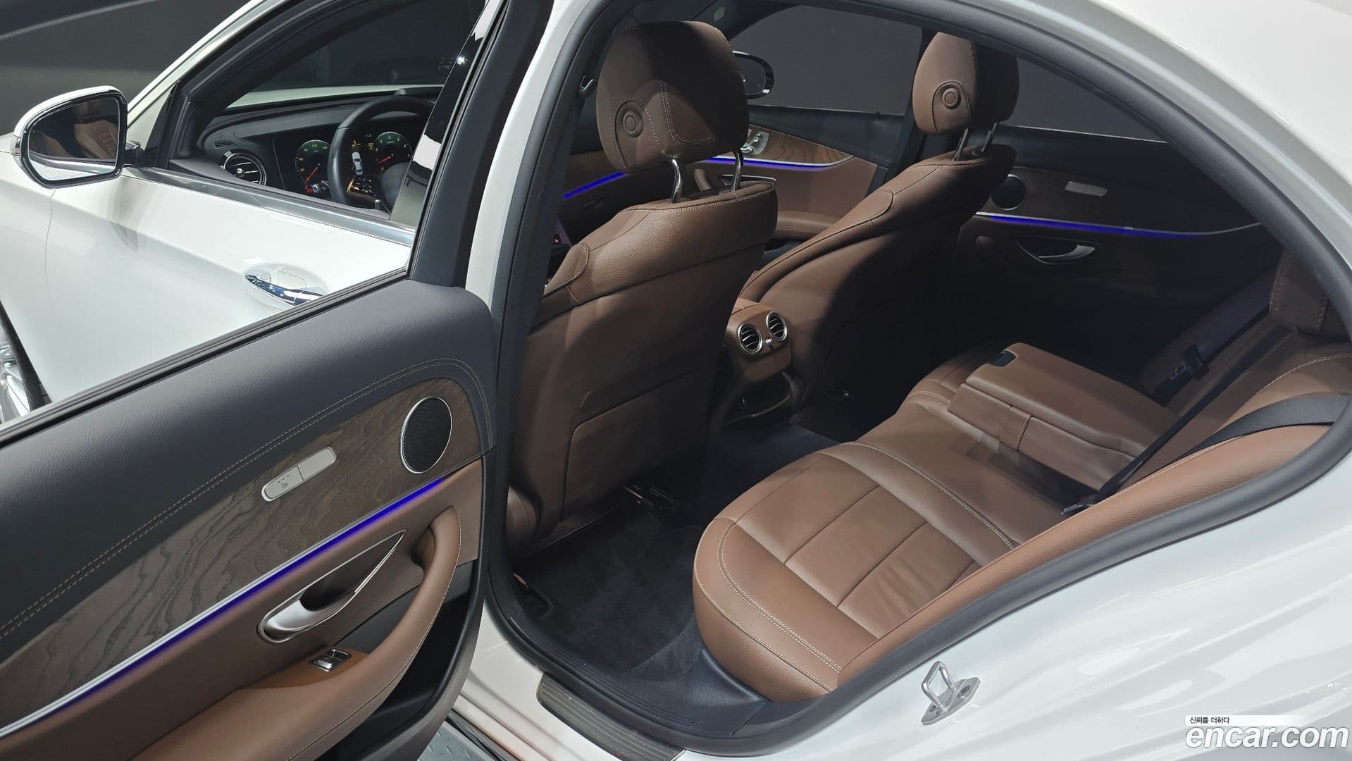 Main__Slider__Photo:E-Class Mercedes-Benz 2023.9-10