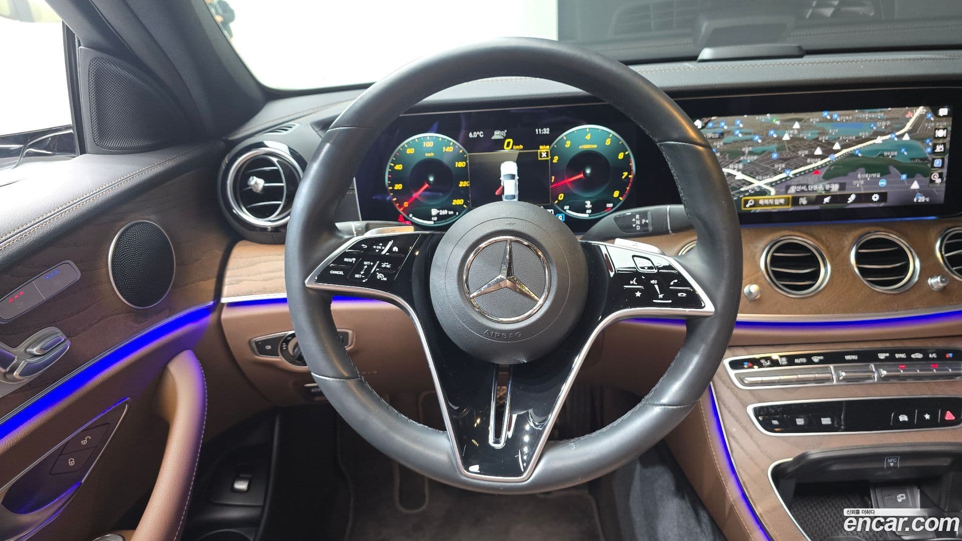 Main__Slider__Photo:E-Class Mercedes-Benz 2023.9-12
