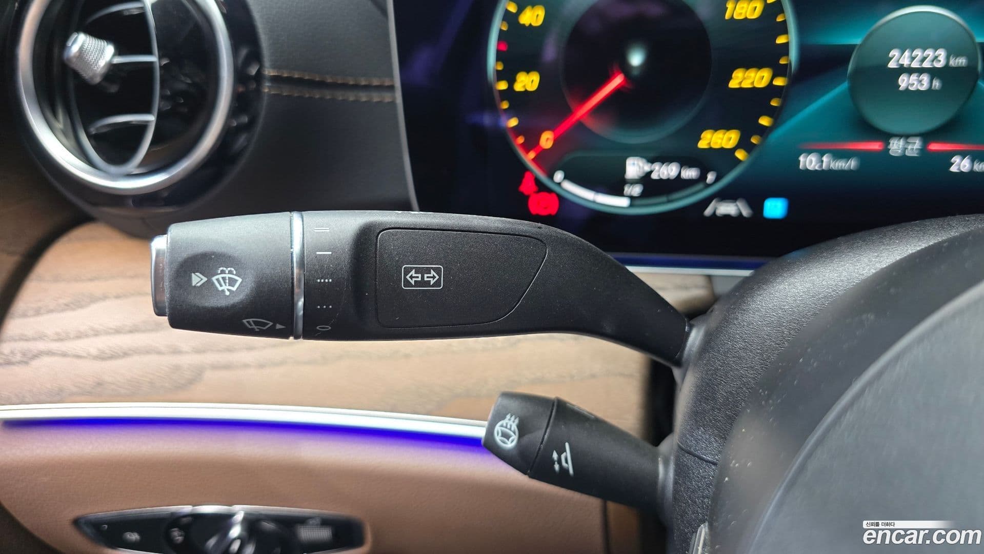 Main__Slider__Photo:E-Class Mercedes-Benz 2023.9-15