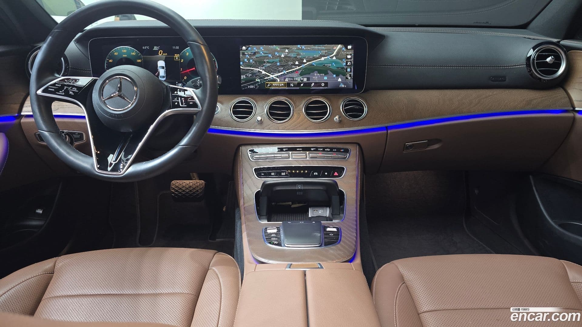 Main__Slider__Photo:E-Class Mercedes-Benz 2023.9-17