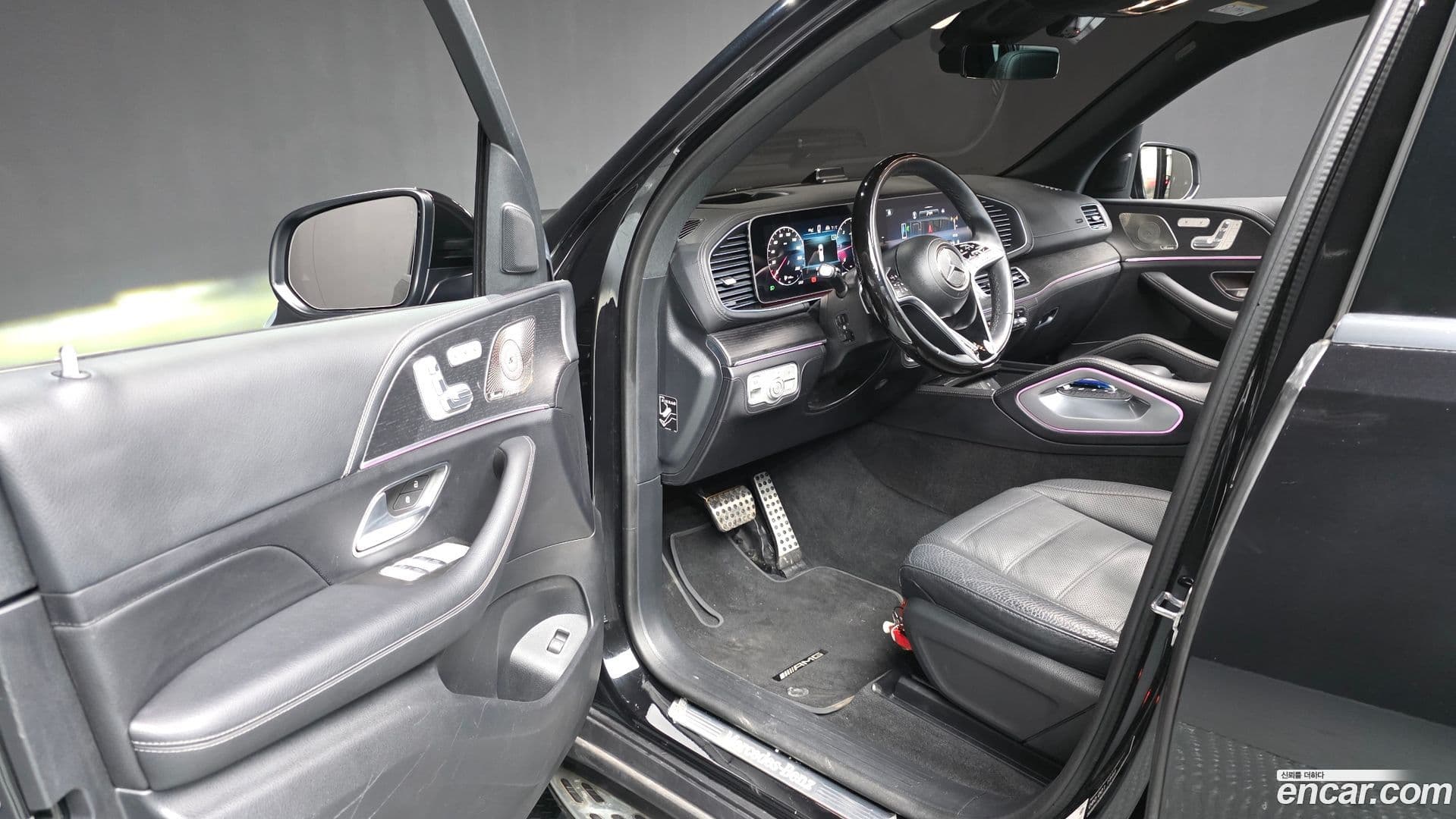 Main__Slider__Photo:GLS-Class Mercedes-Benz 2024.4-9