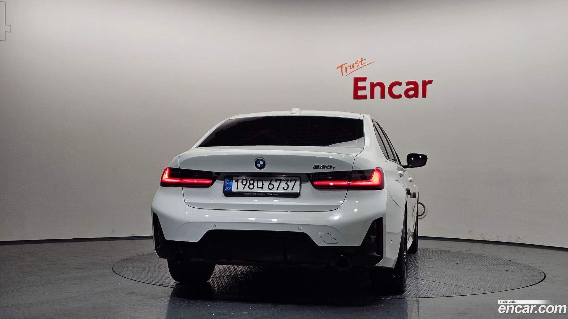 Main__Slider__Photo:3-Series BMW 2022.10-3