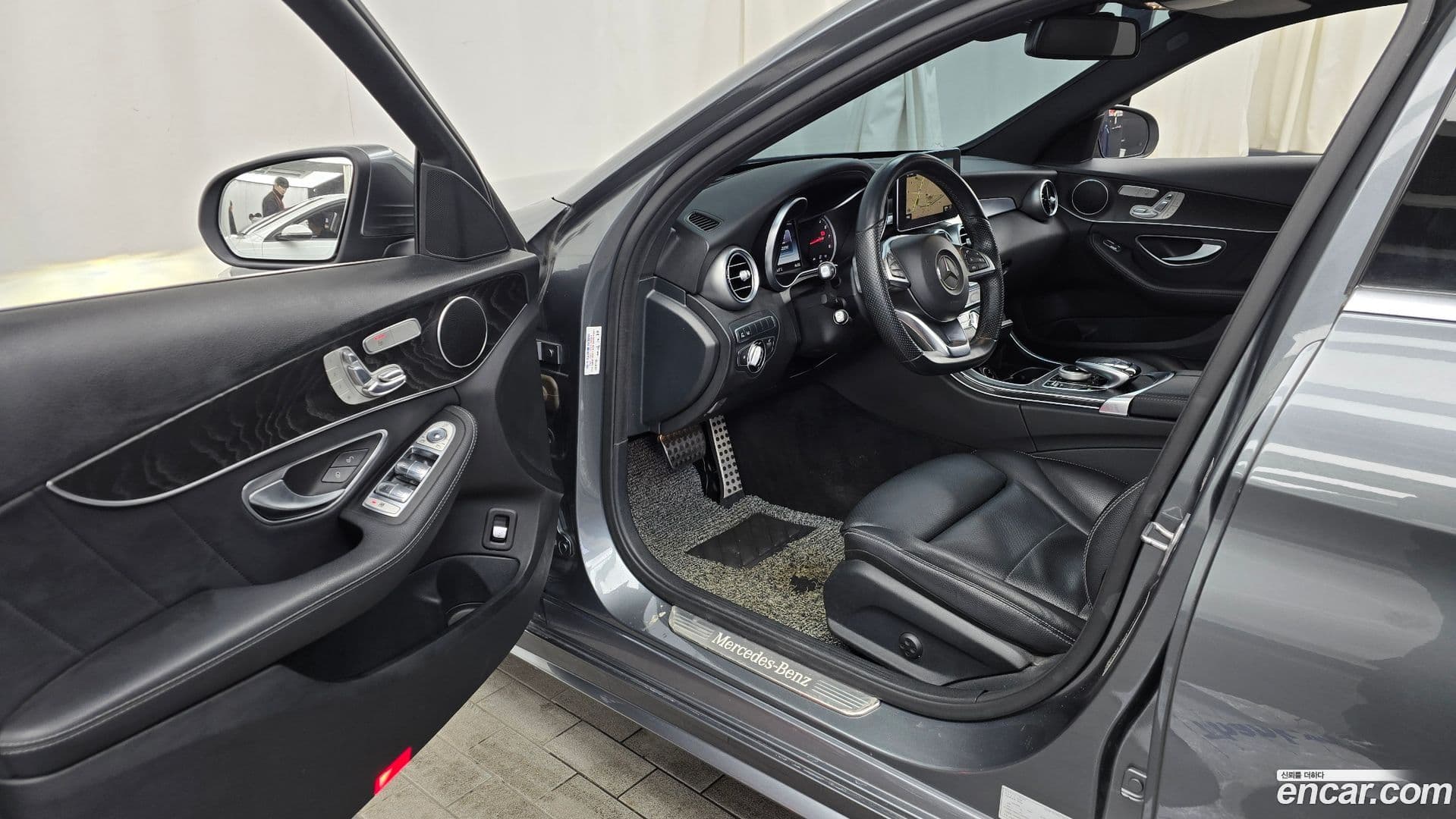 Main__Slider__Photo:C-Class Mercedes-Benz 2016.9-9