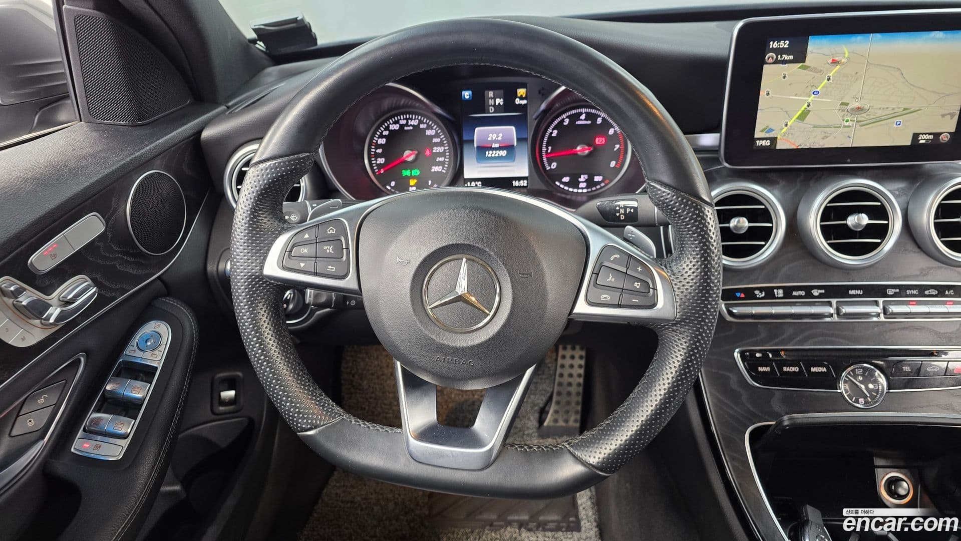Main__Slider__Photo:C-Class Mercedes-Benz 2016.9-12