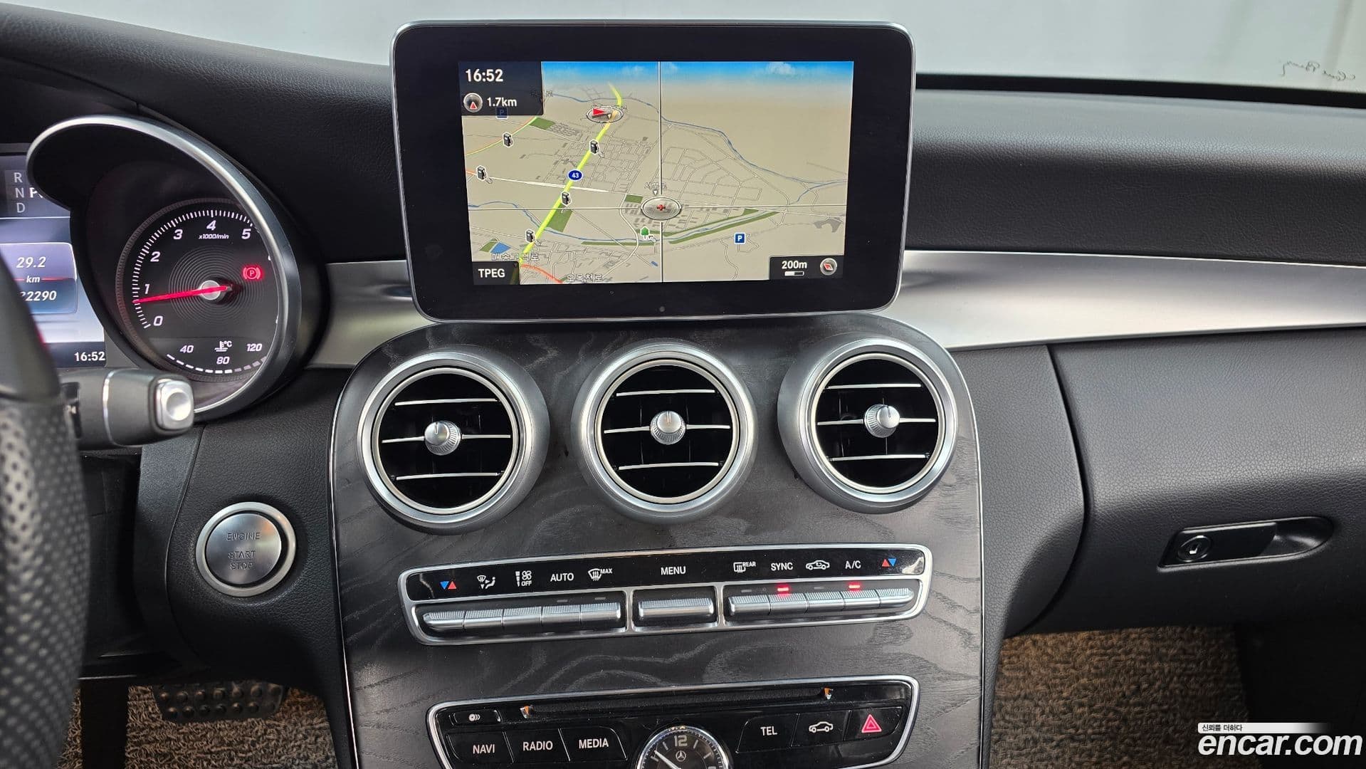 Main__Slider__Photo:C-Class Mercedes-Benz 2016.9-13