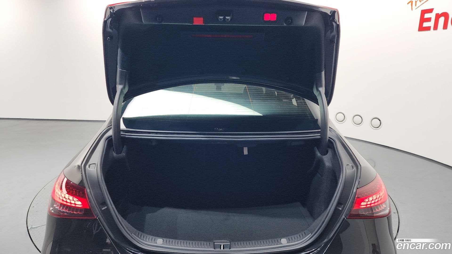 Main__Slider__Photo:E-Class Mercedes-Benz 2021.1-19