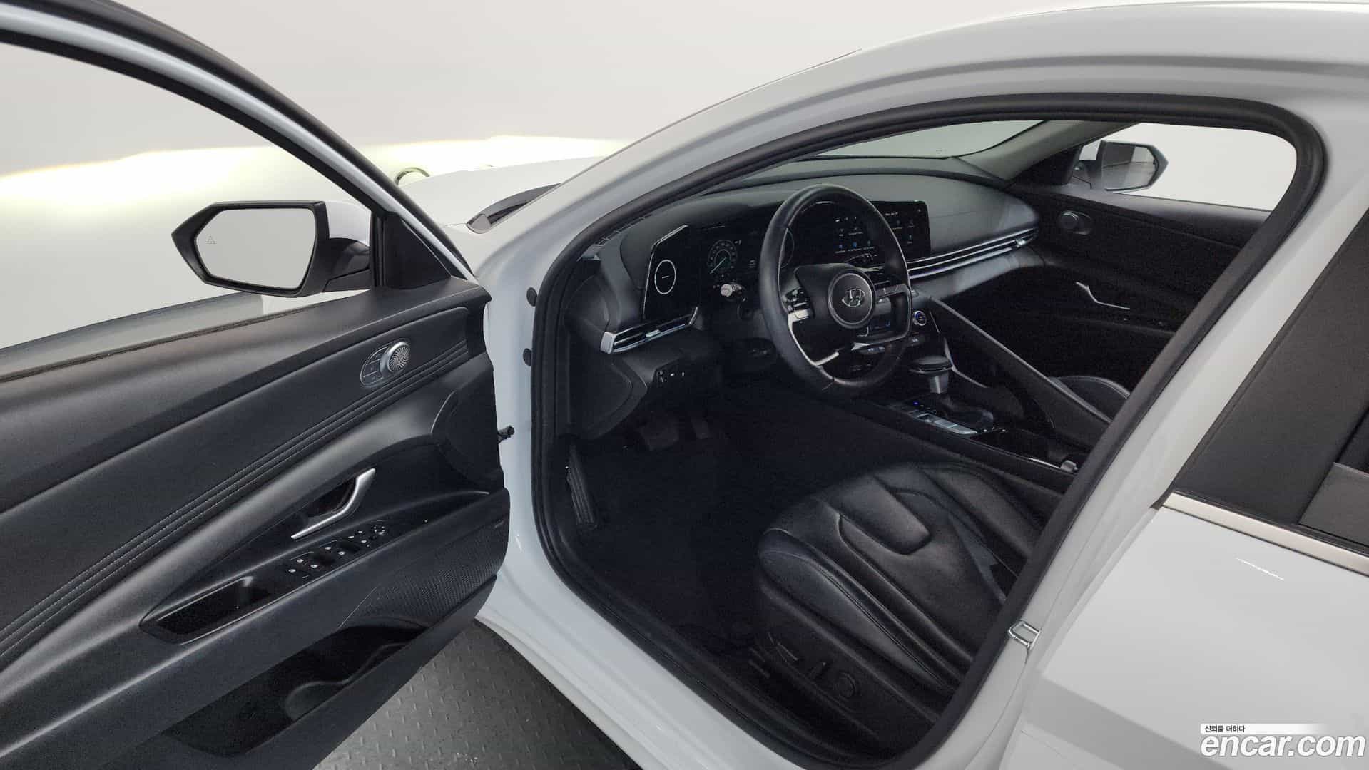 AVANTE Hyundai 2023.1-INNER-010