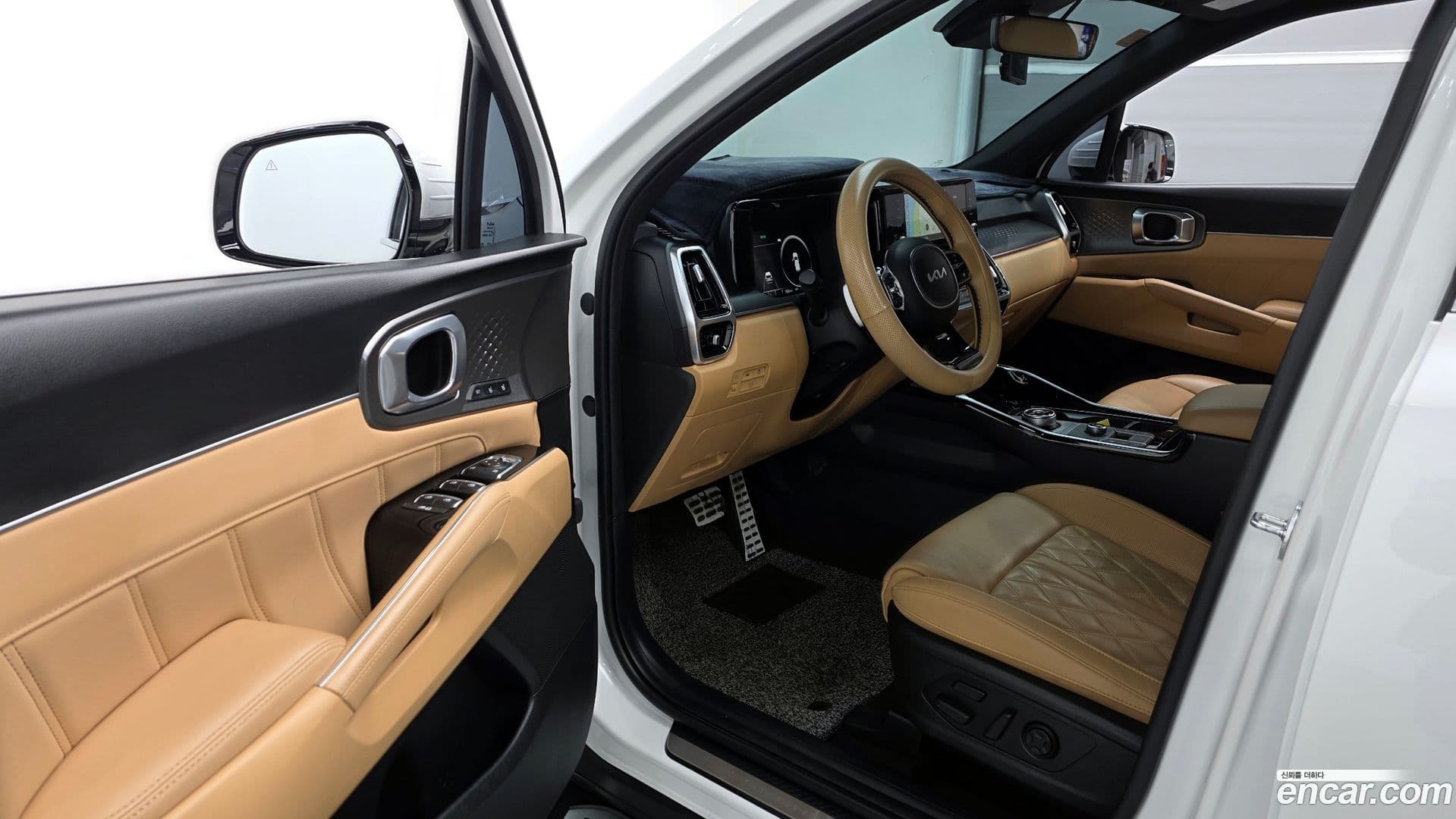 Main__Slider__Photo:Sorento Kia 2022.3-9