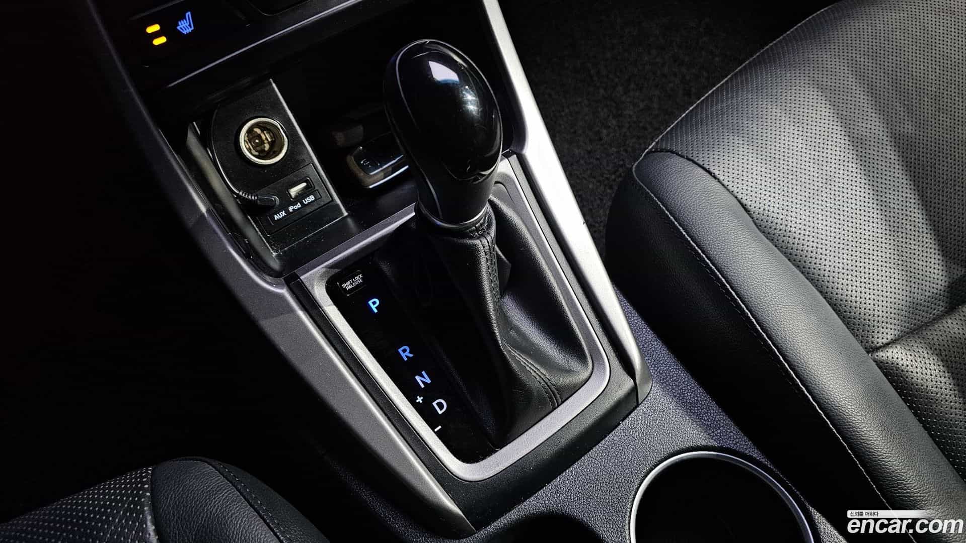 AVANTE Hyundai 2015.1-INNER-009