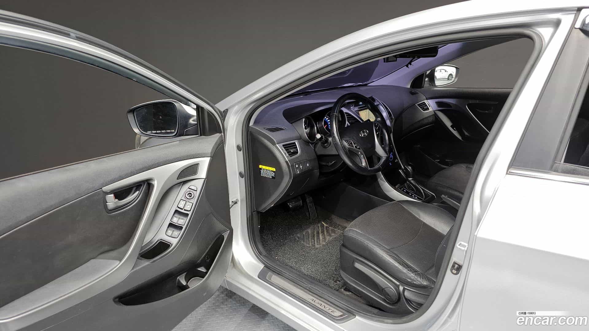 AVANTE Hyundai 2015.1-INNER-010