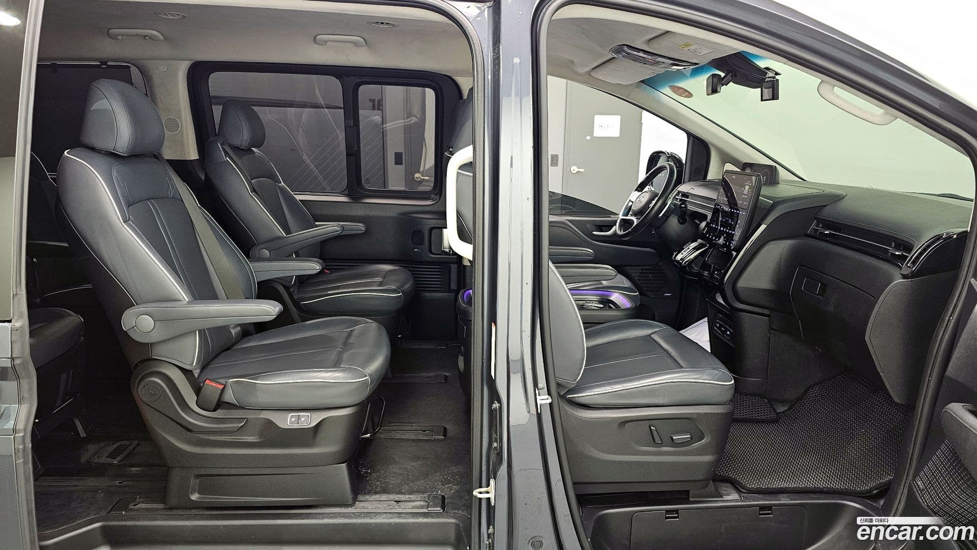 Main__Slider__Photo:Staria Hyundai 2021.11-10