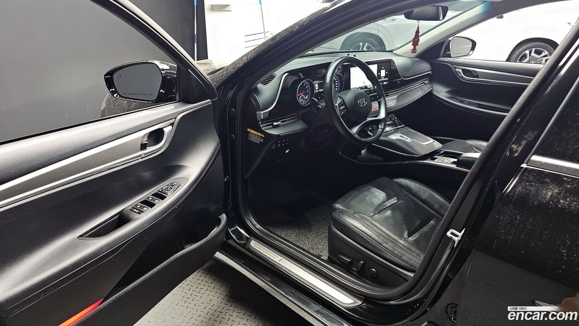 Main__Slider__Photo:Grandeur Hyundai 2020.4-9