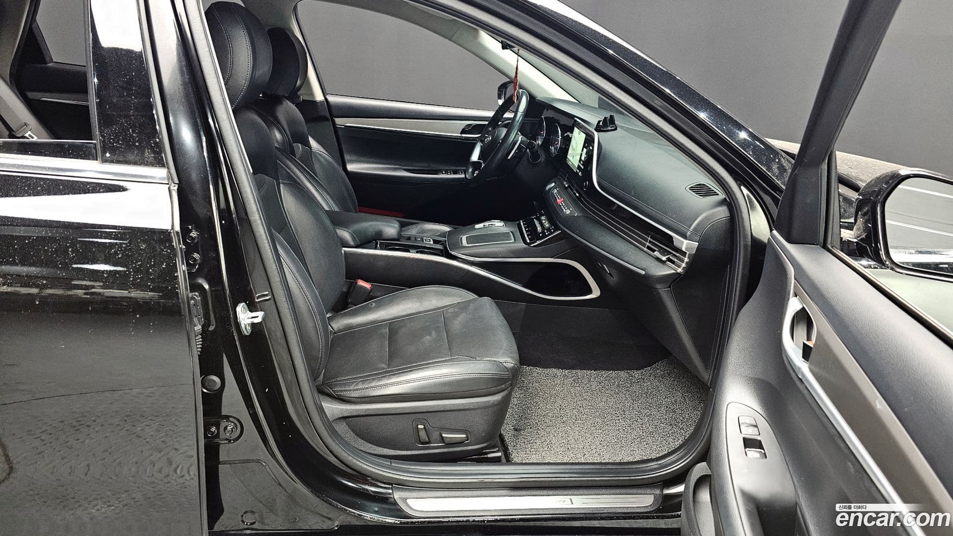 Main__Slider__Photo:Grandeur Hyundai 2020.4-10