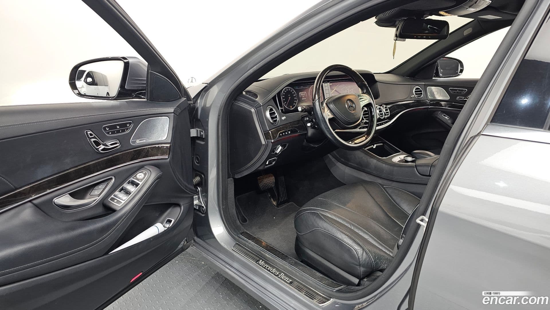 Main__Slider__Photo:S-Class Mercedes-Benz 2014.1-9