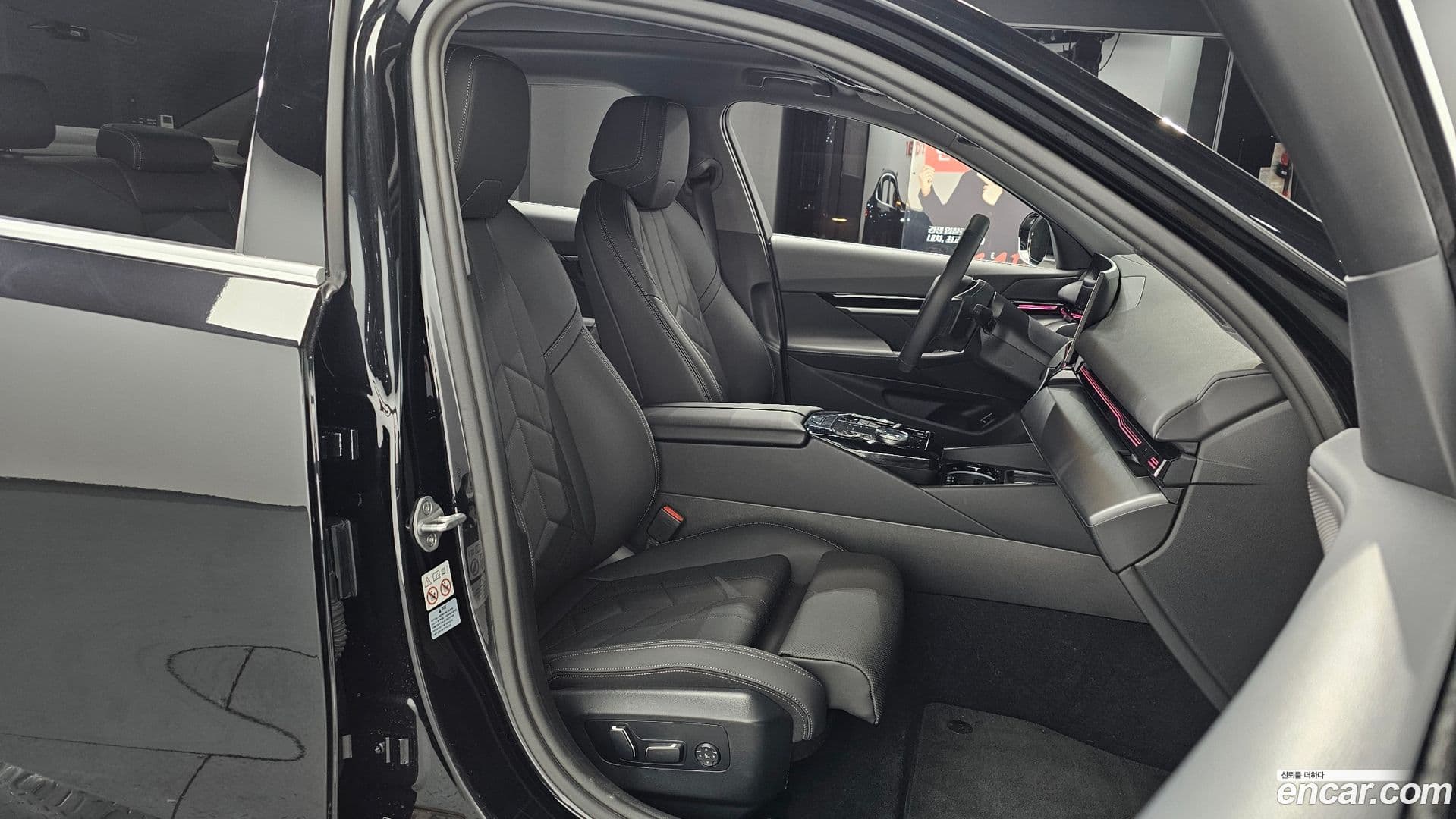 Main__Slider__Photo:5-Series BMW 2023.9-9