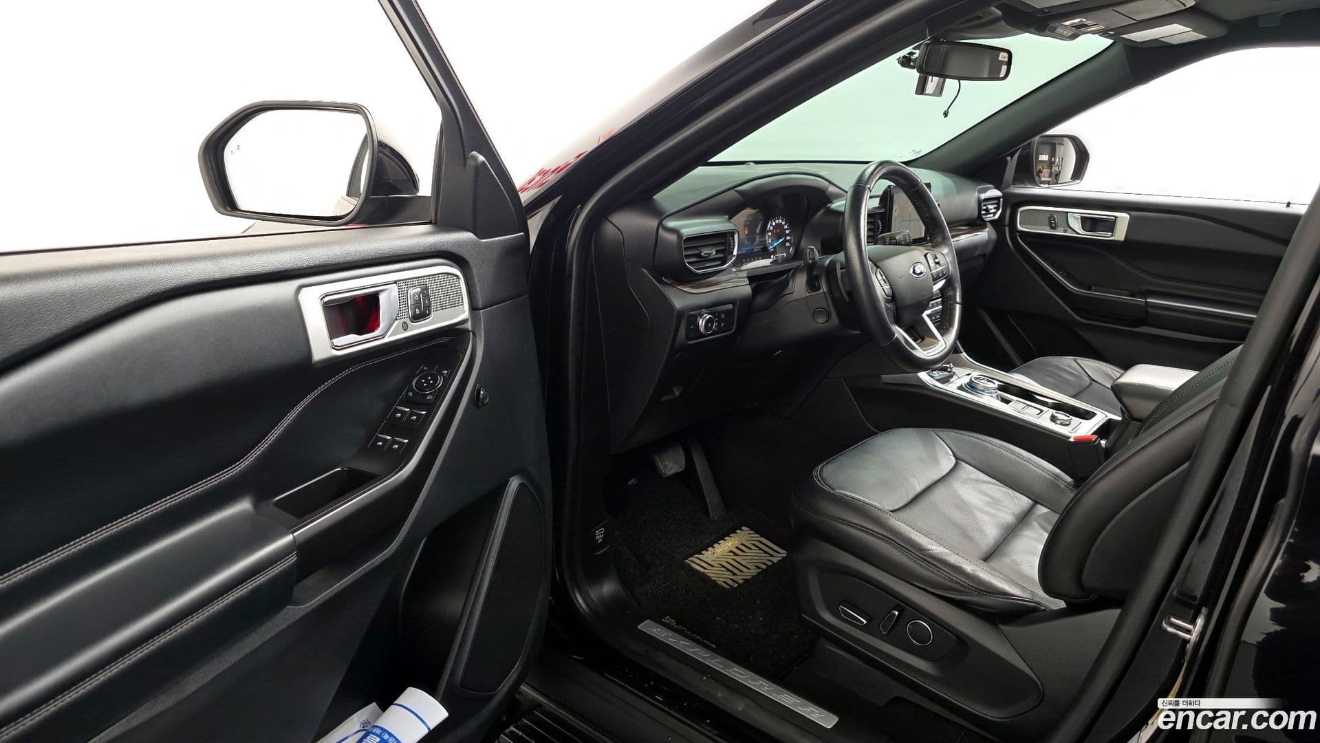 Main__Slider__Photo:Explorer Ford 2020.3-9