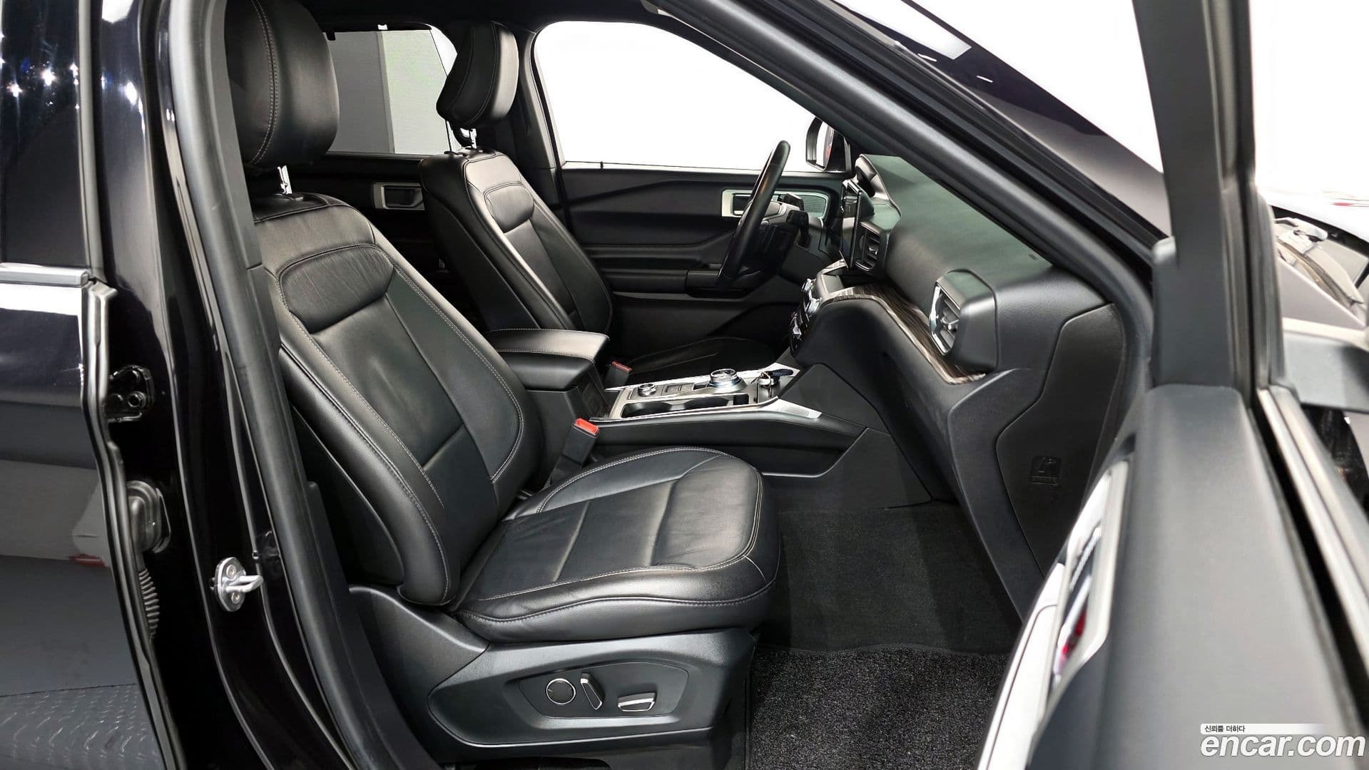 Main__Slider__Photo:Explorer Ford 2020.3-10