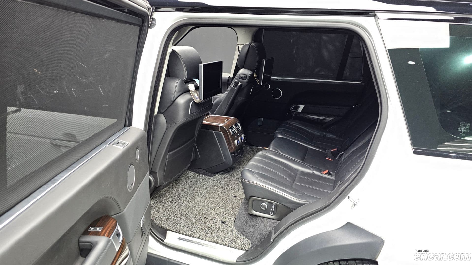 Main__Slider__Photo:Range Rover Land Rover 2016.11-11