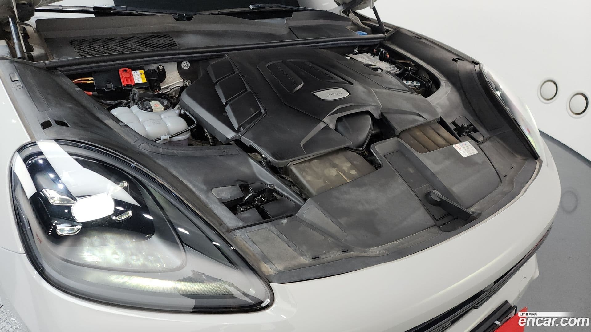 Main__Slider__Photo:Cayenne Porsche 2020.6-5