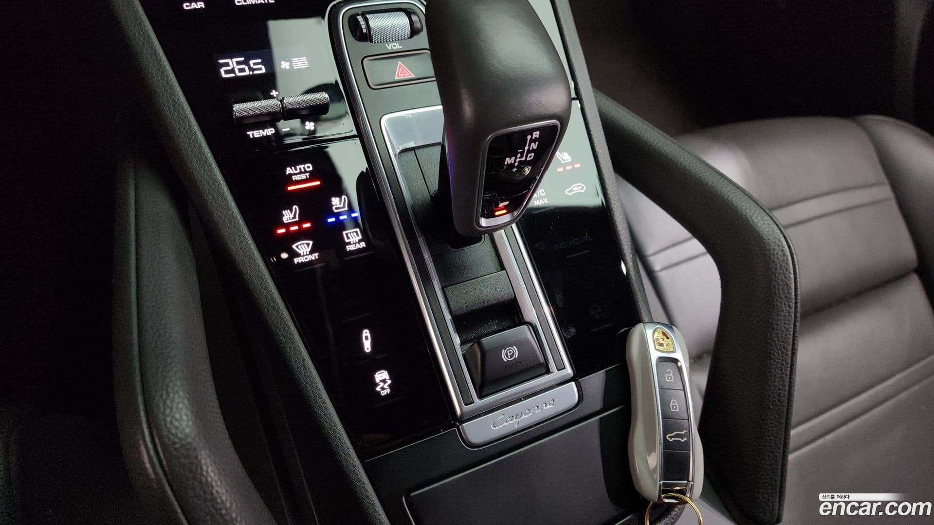 Main__Slider__Photo:Cayenne Porsche 2020.6-8