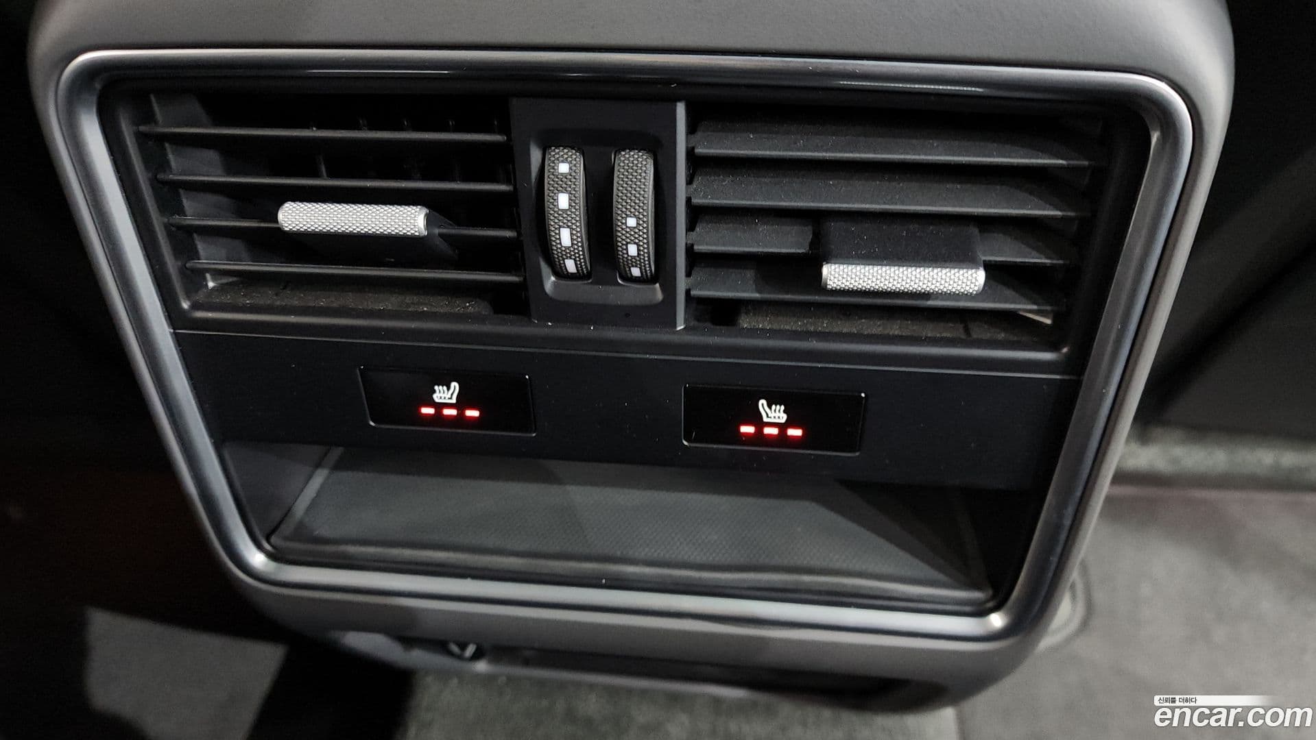 Main__Slider__Photo:Cayenne Porsche 2020.6-17